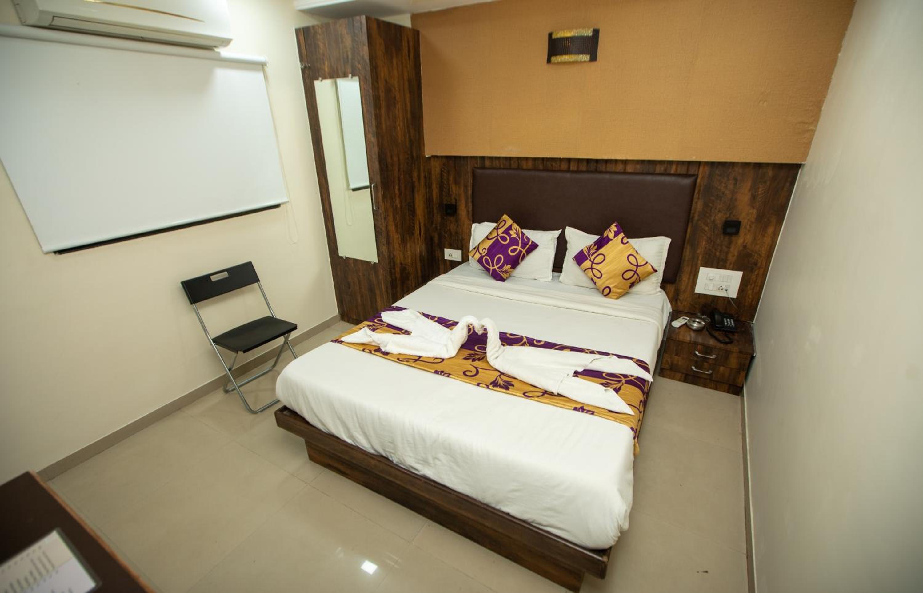 Deluxe Room - Photo 24