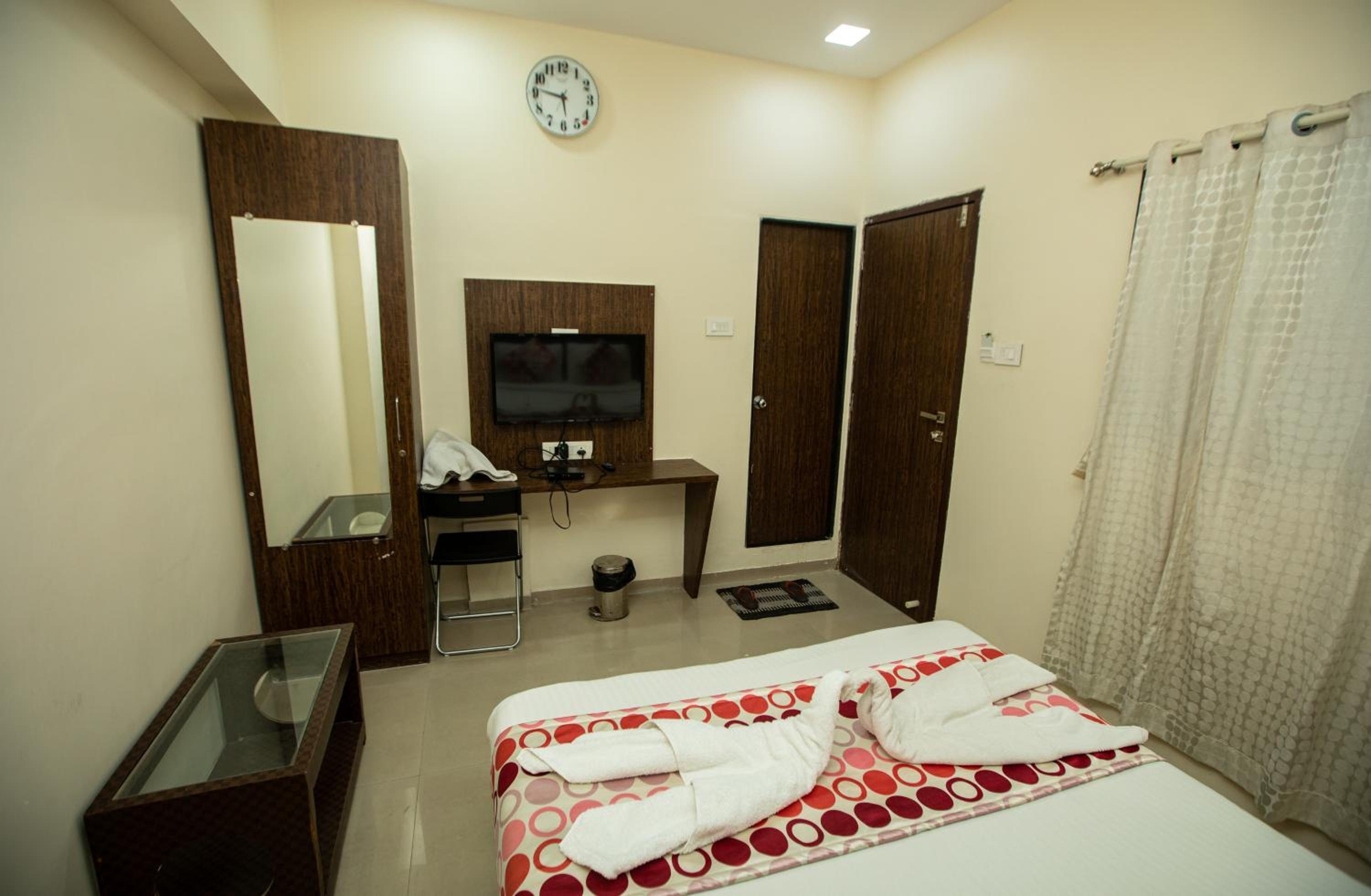Executive Room - Photo 6