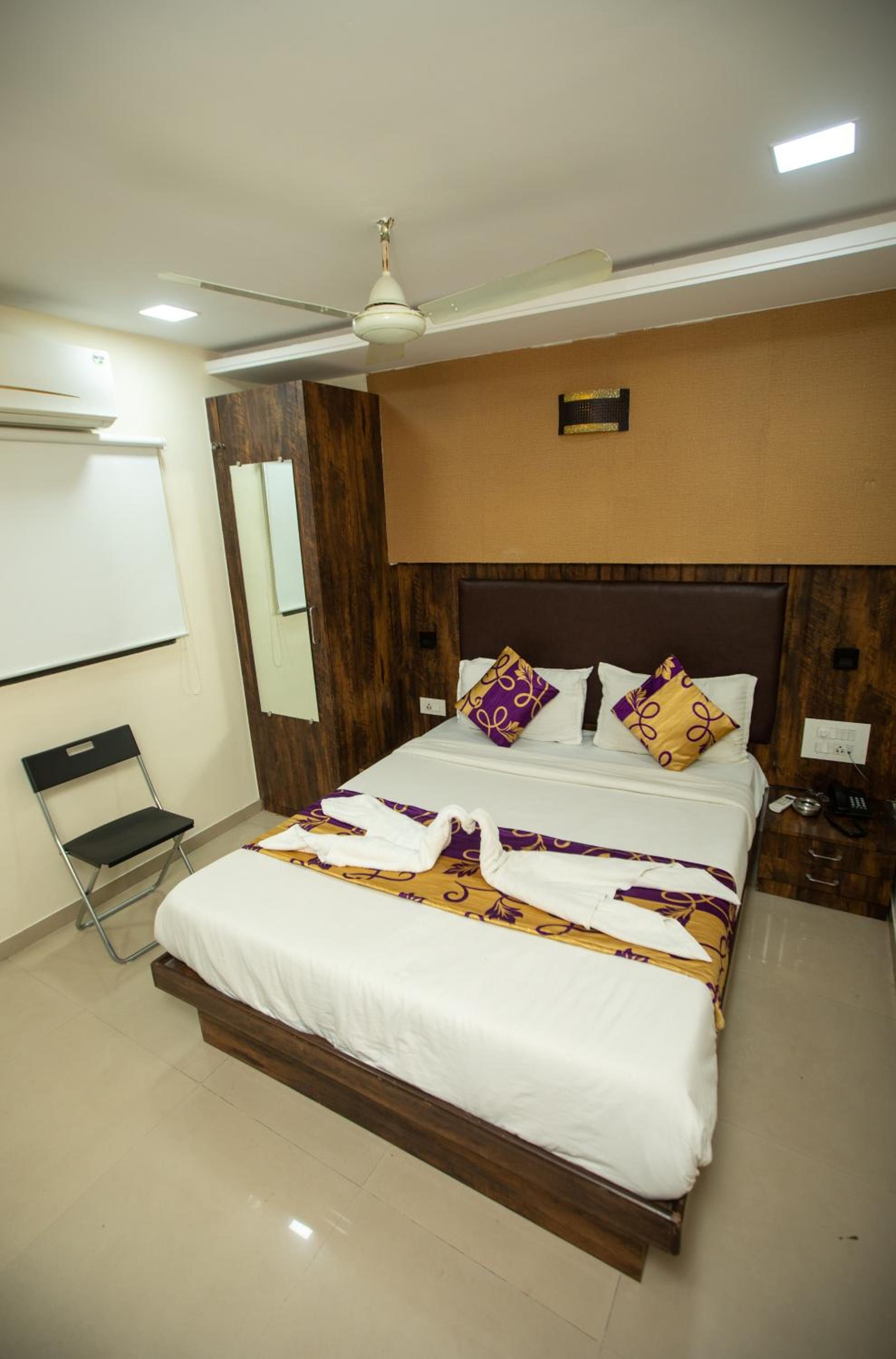 Deluxe Room - Photo 27