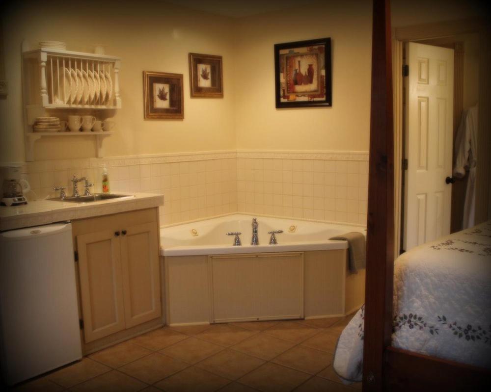 Queen Room with Spa Bath photo 3