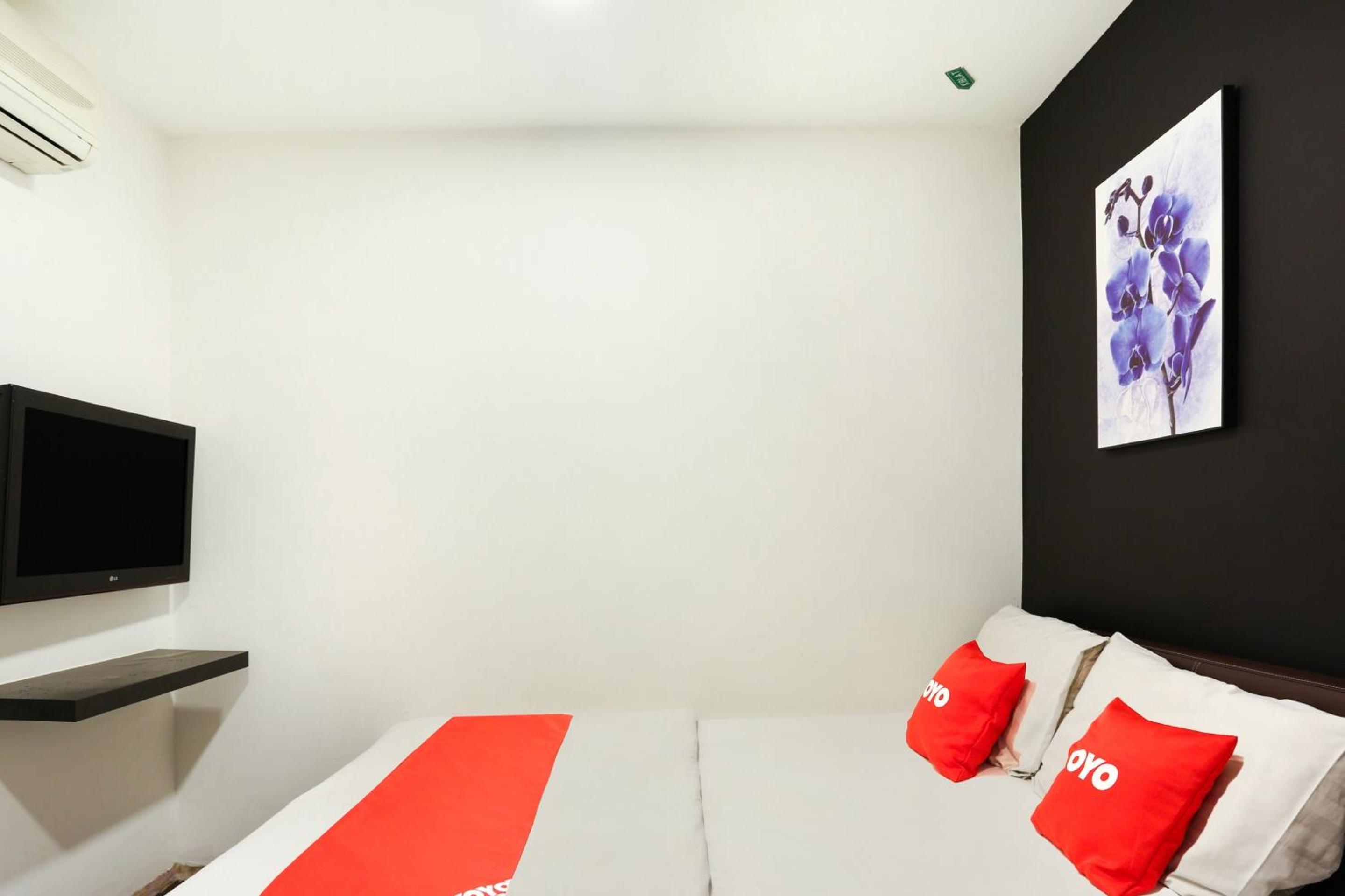 Deluxe Queen Room - Photo 2