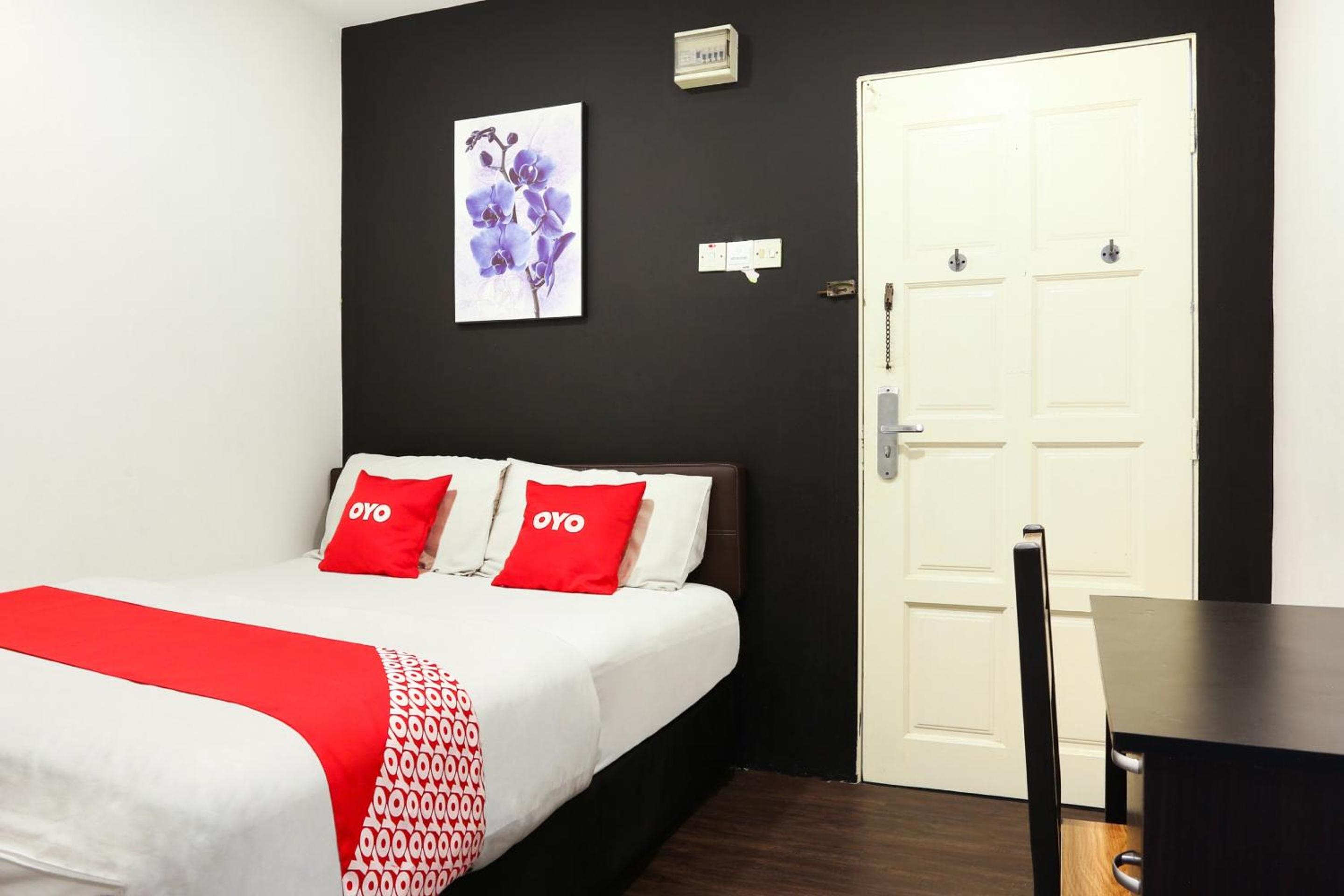 Deluxe Queen Room - Photo 1