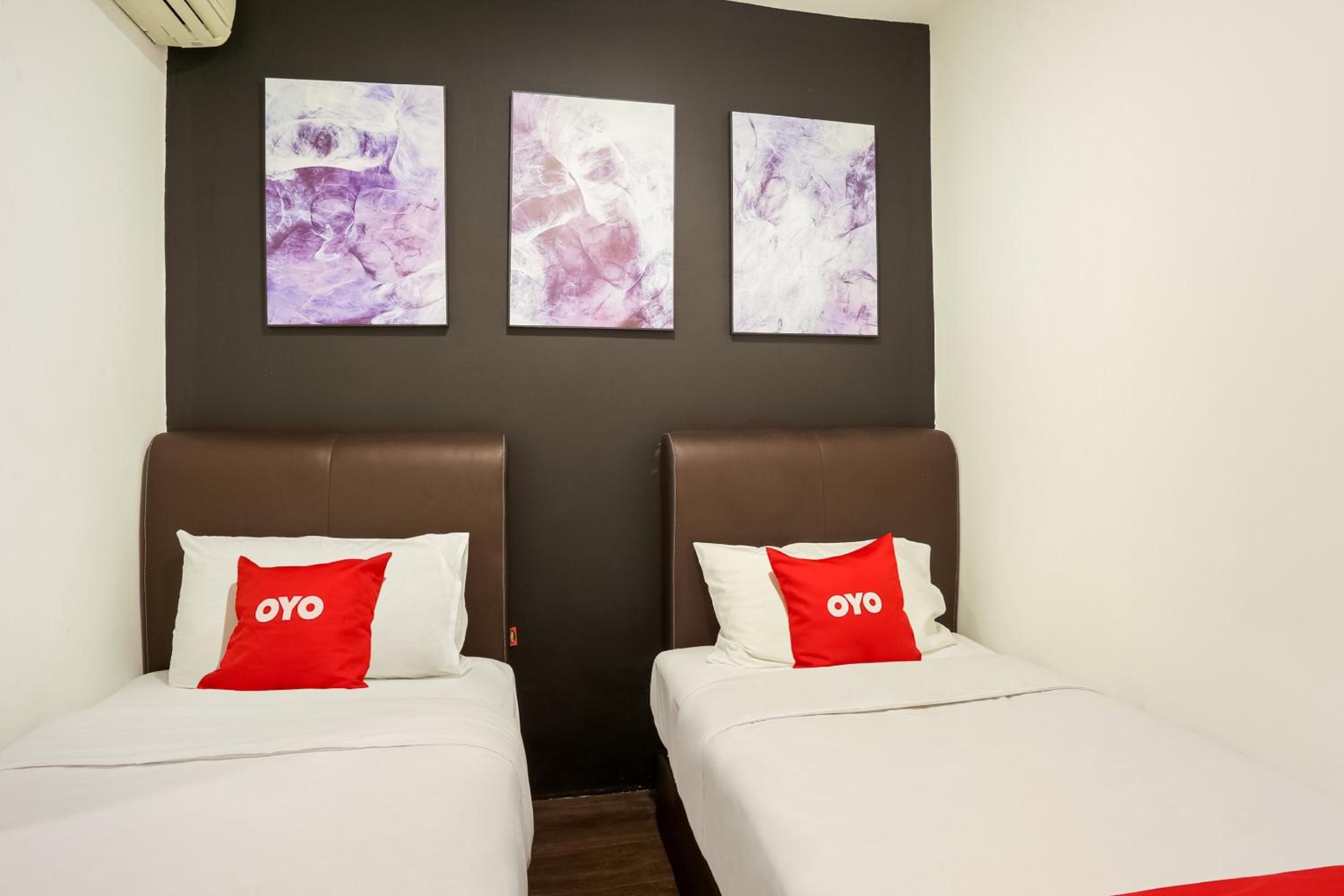 Standard Twin Room - Photo 2
