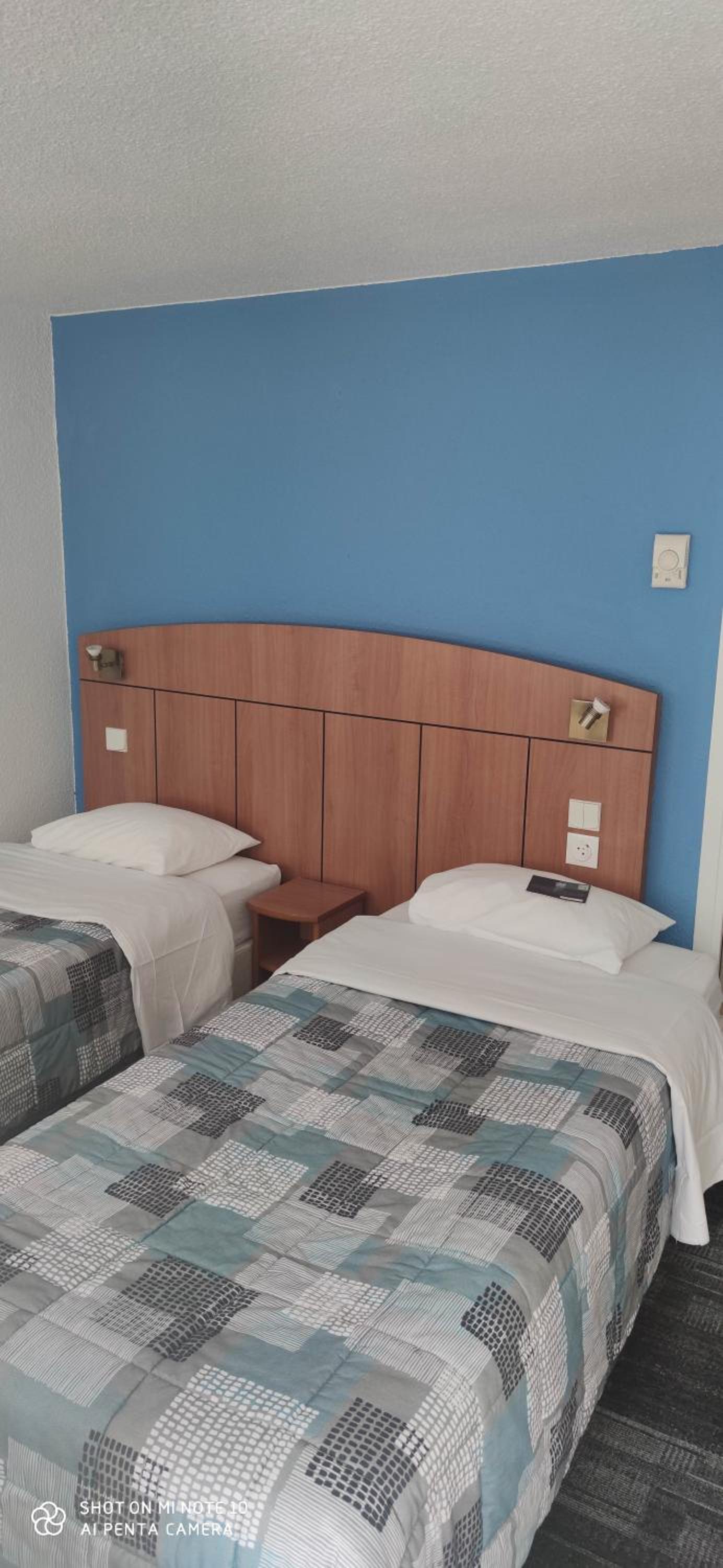 Twin Room - Photo 1