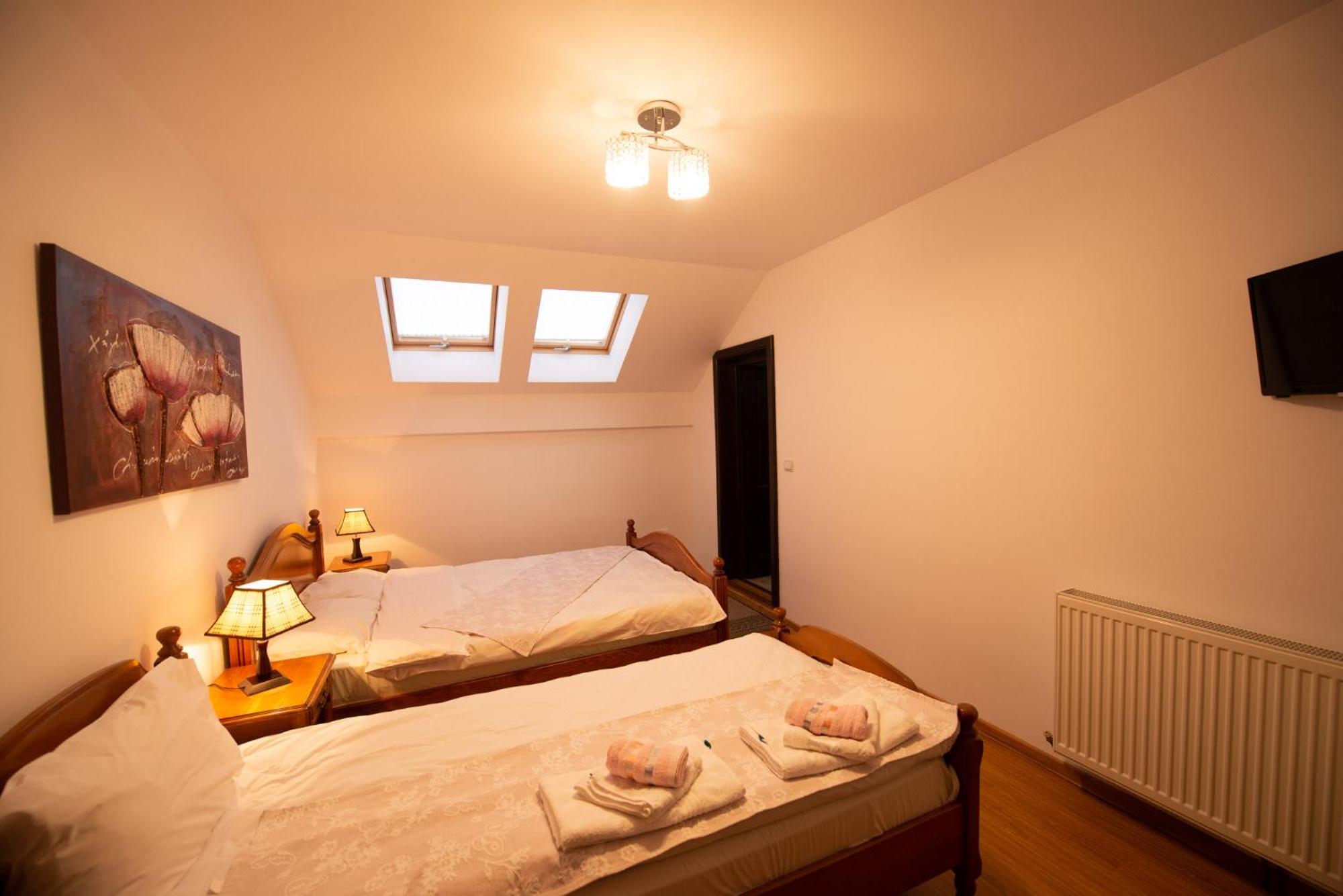 Triple Room with Private Bathroom - Photo 2