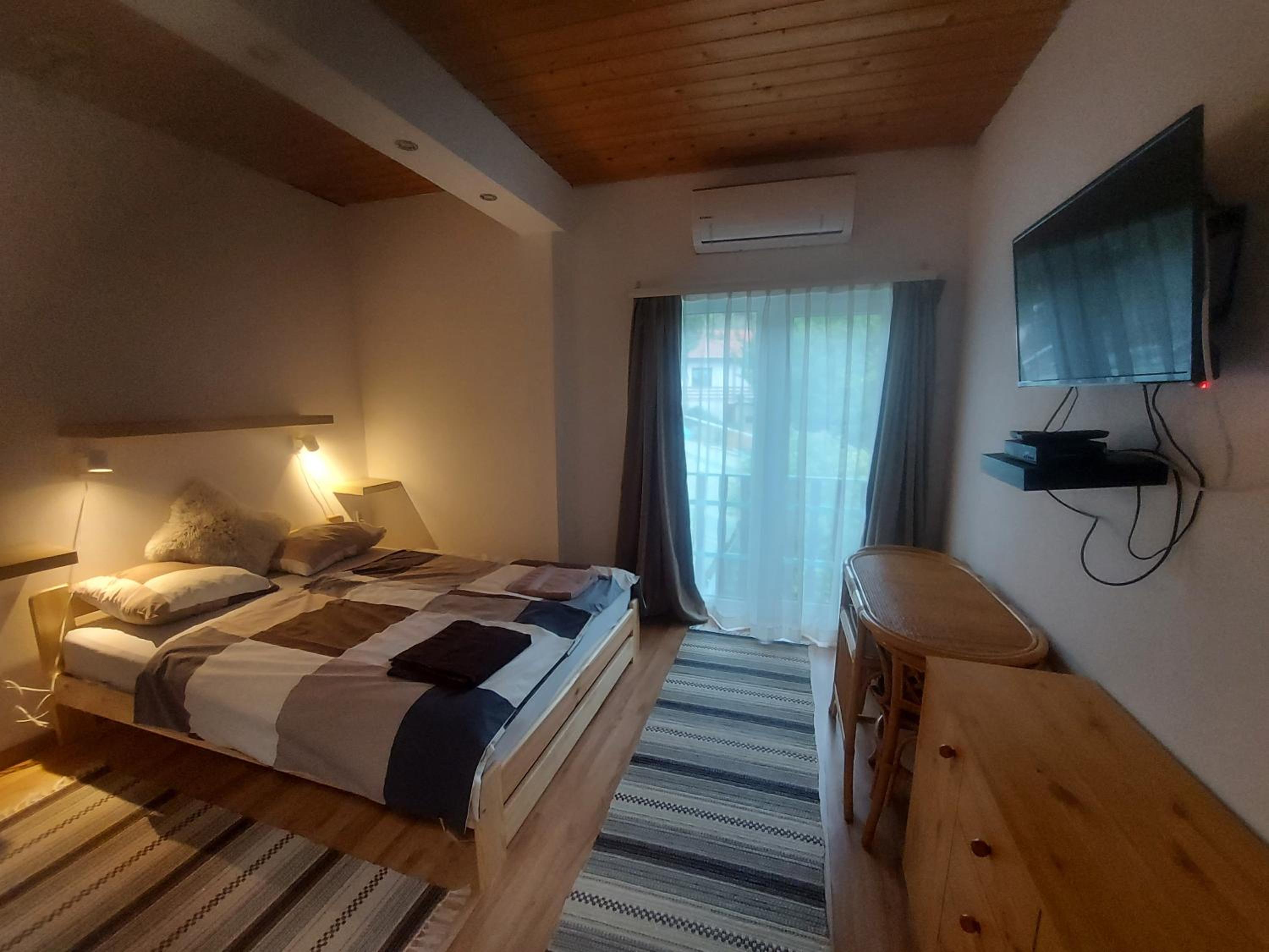 Queen Room with Balcony photo 3