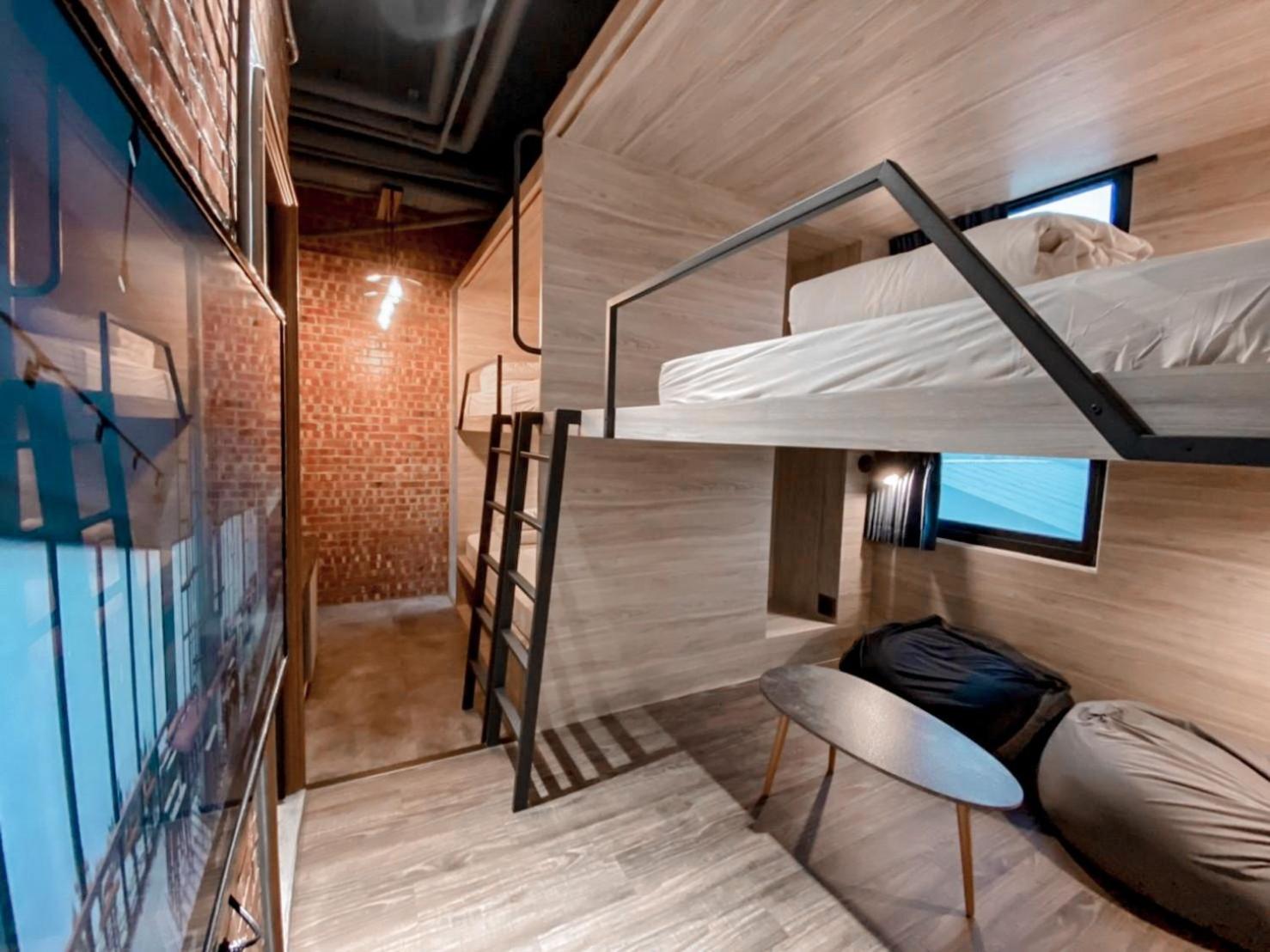 Quadruple Room with Shower - Photo 3