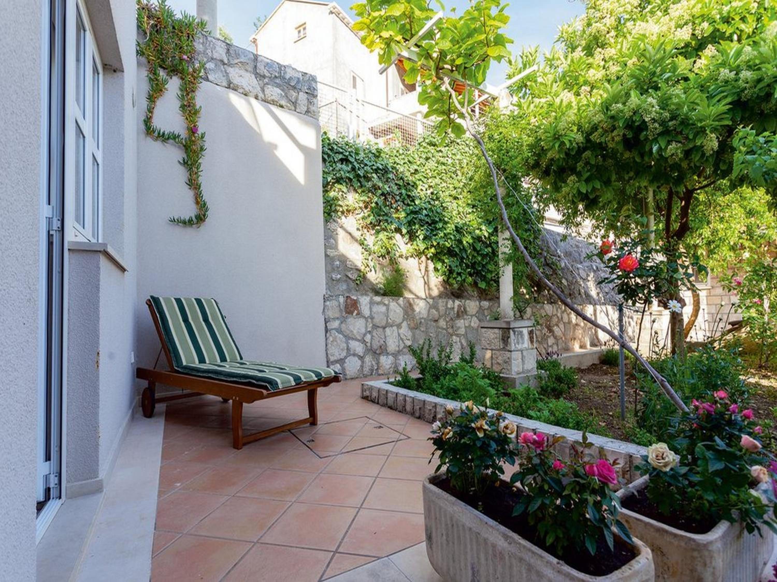 One Bedroom Apartment with Terrace and Sea View photo 3