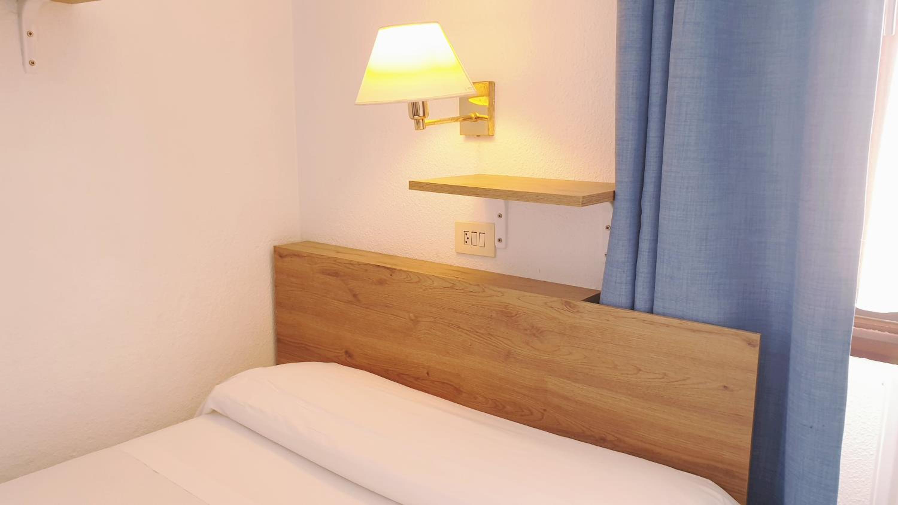 Double or Twin Room - Photo 9
