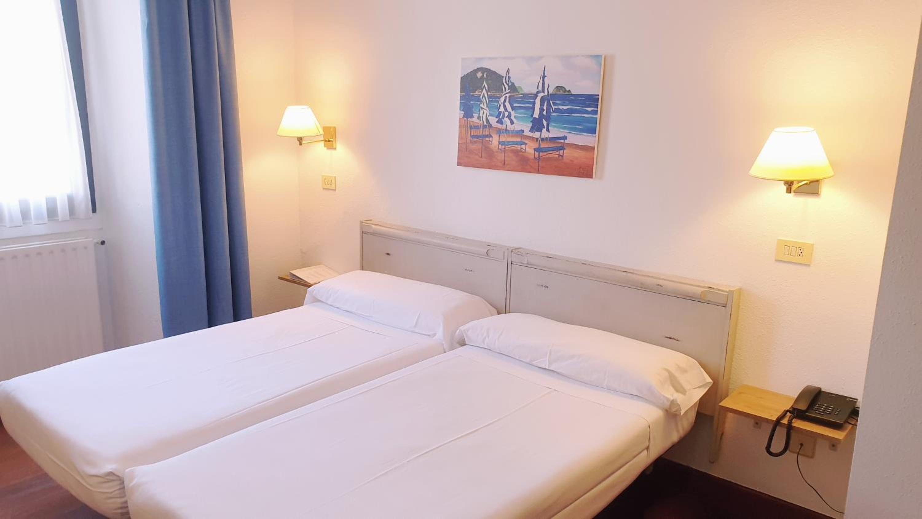Double or Twin Room - Photo 8