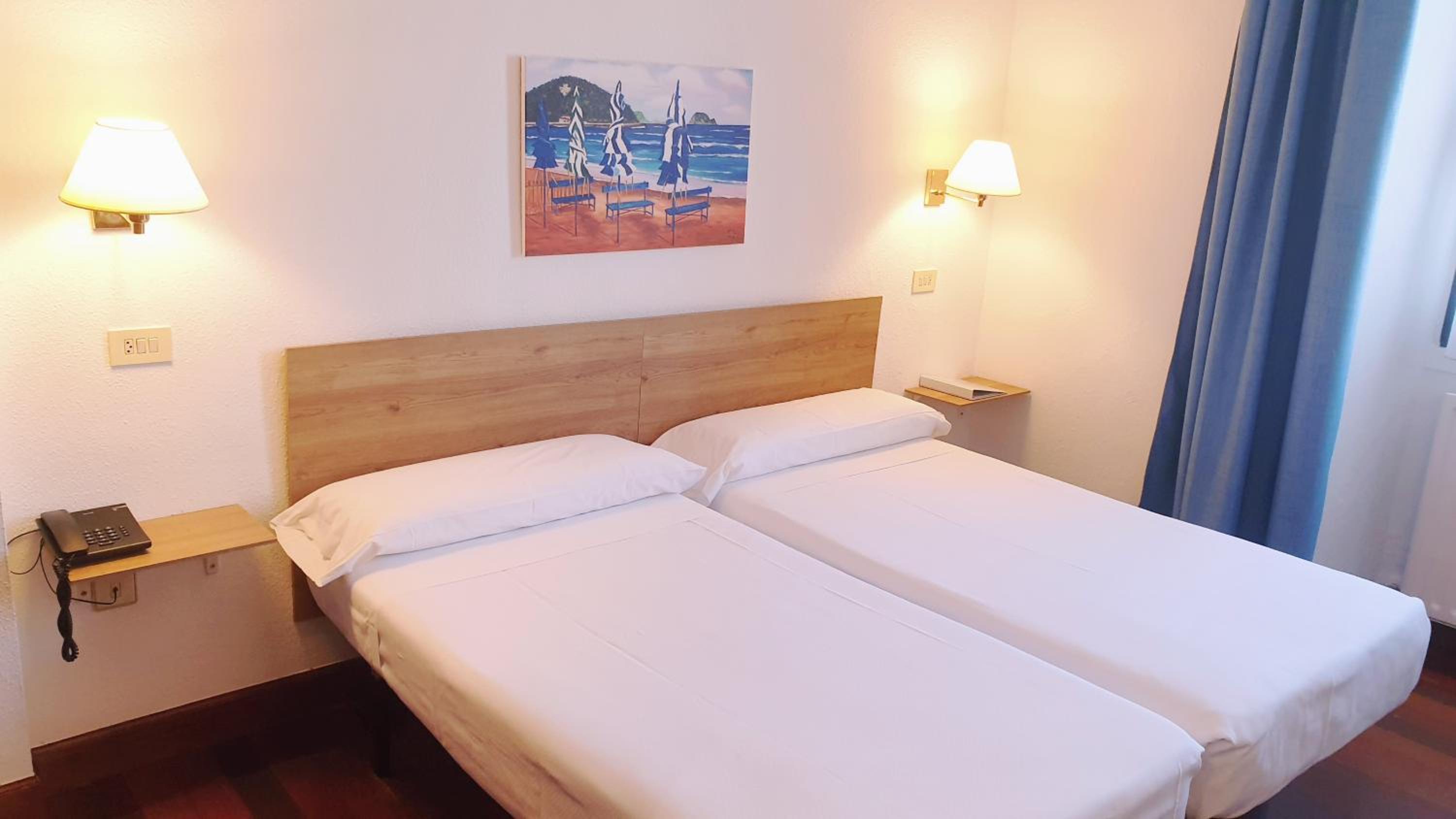 Double or Twin Room - Photo 6