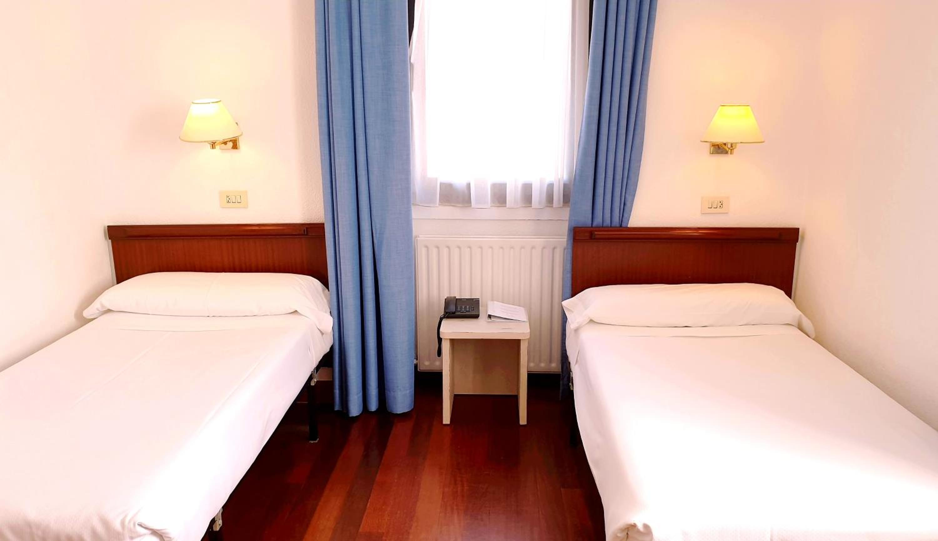 Double or Twin Room - Photo 3