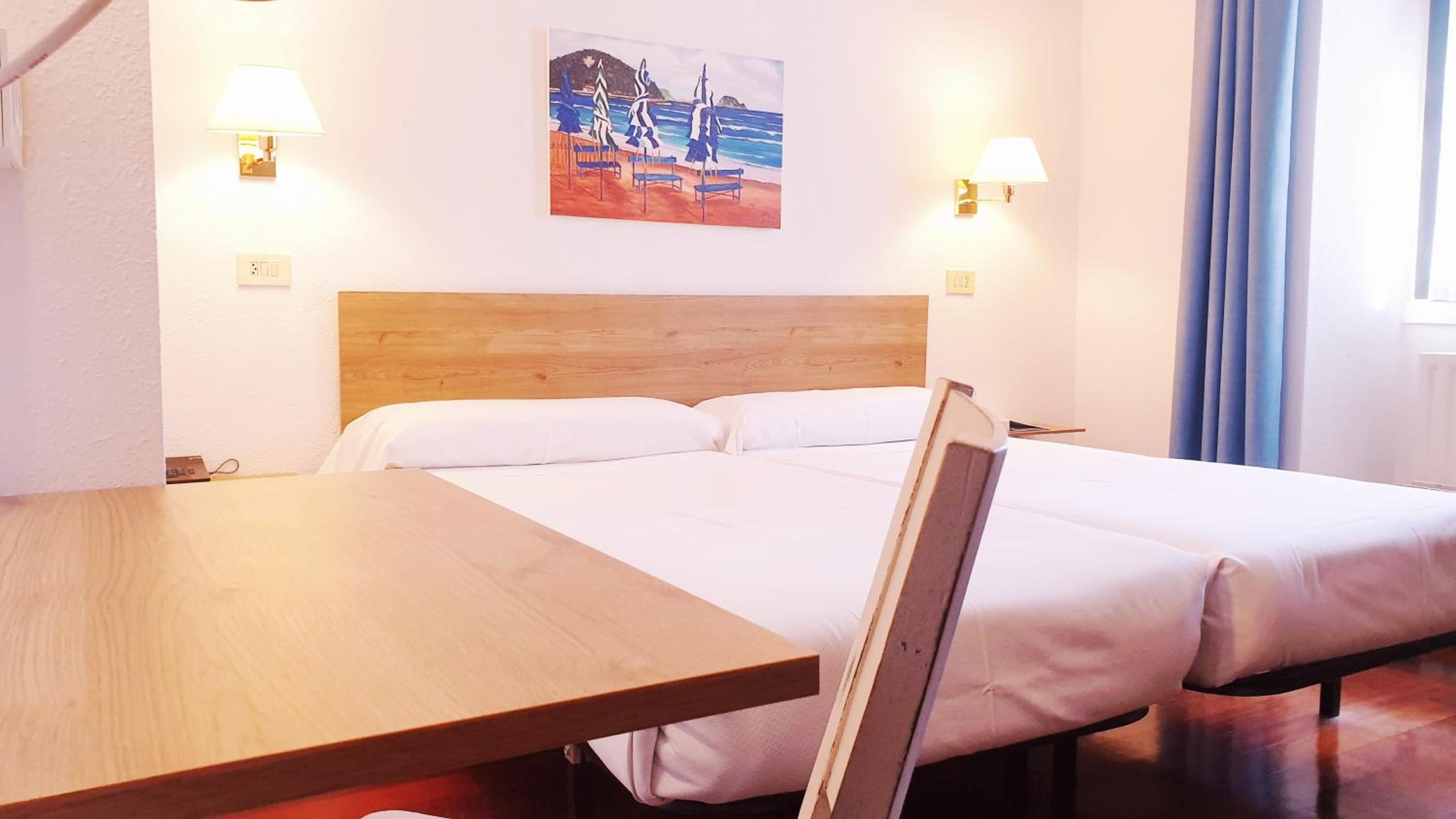 Double or Twin Room - Photo 2