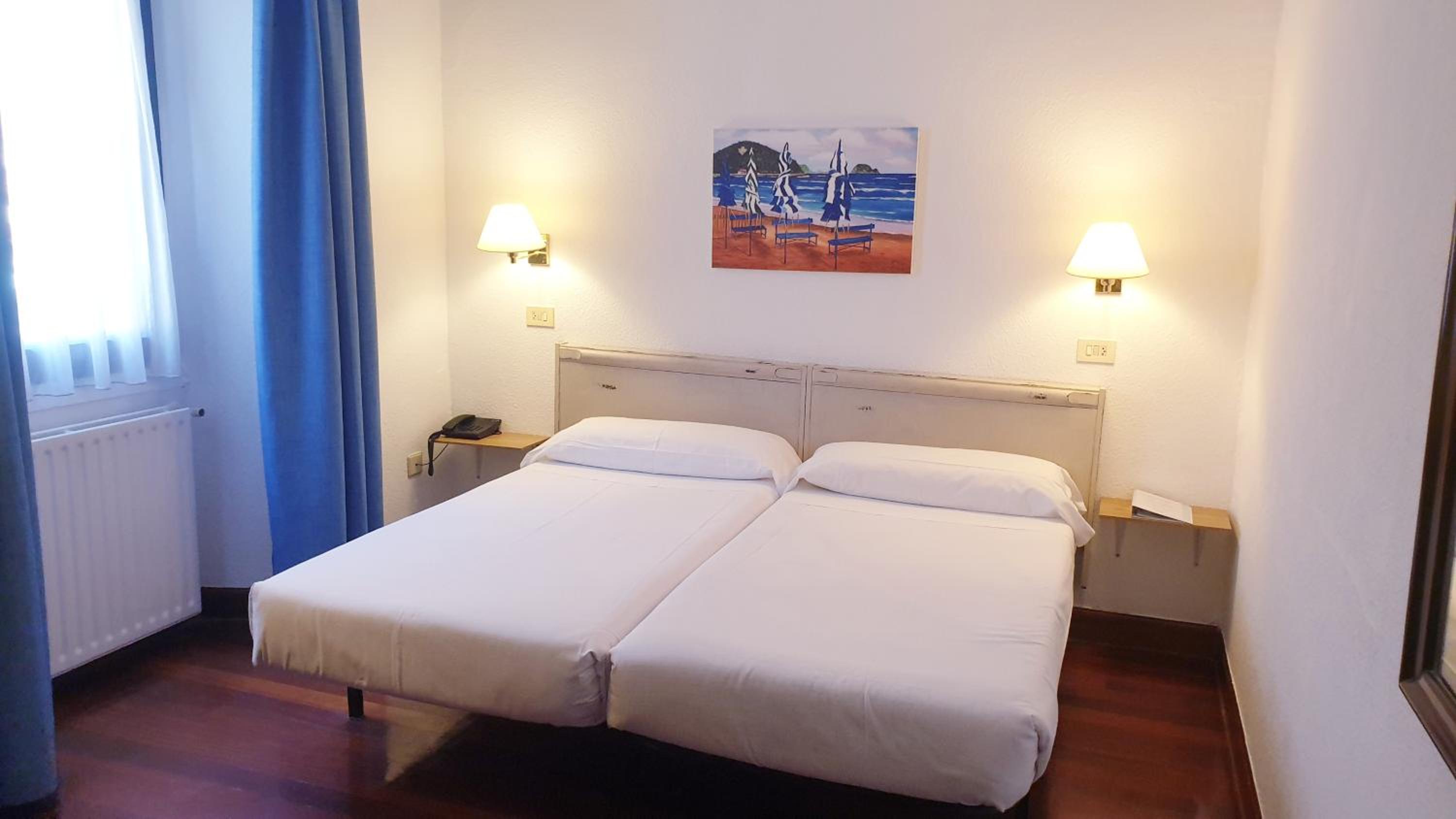 Double or Twin Room - Photo 15