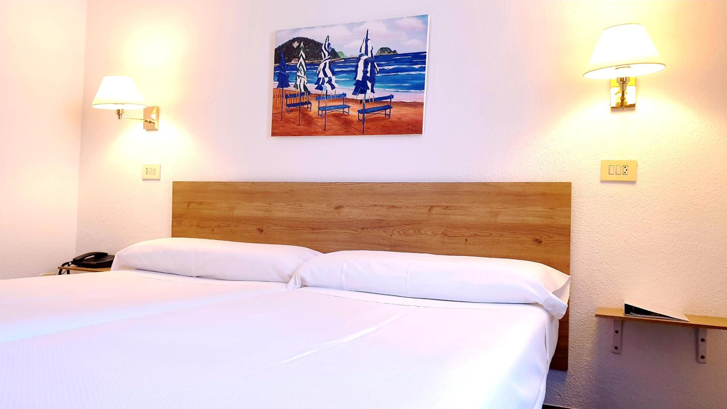 Double or Twin Room - Photo 14