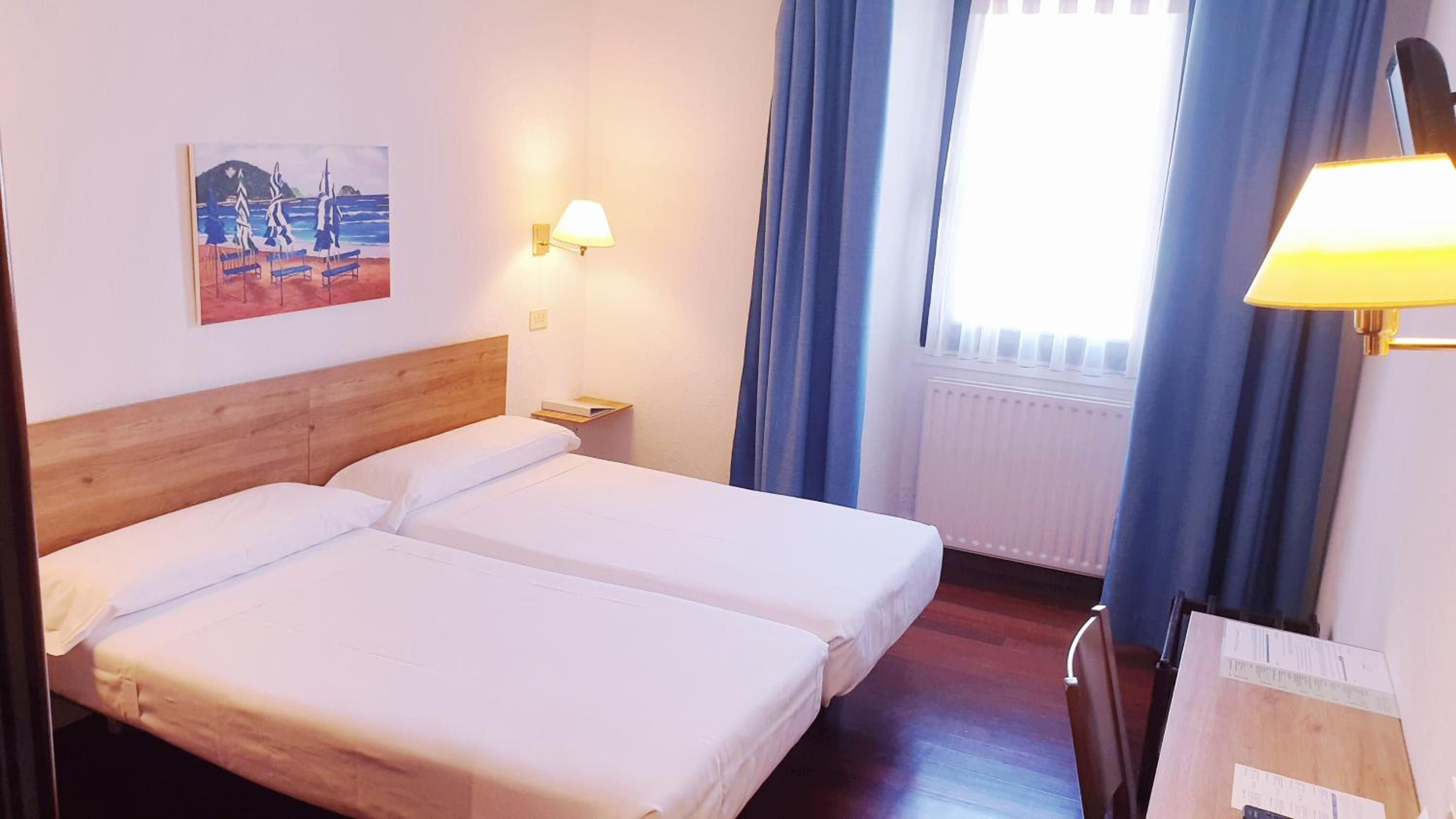 Double or Twin Room - Photo 13