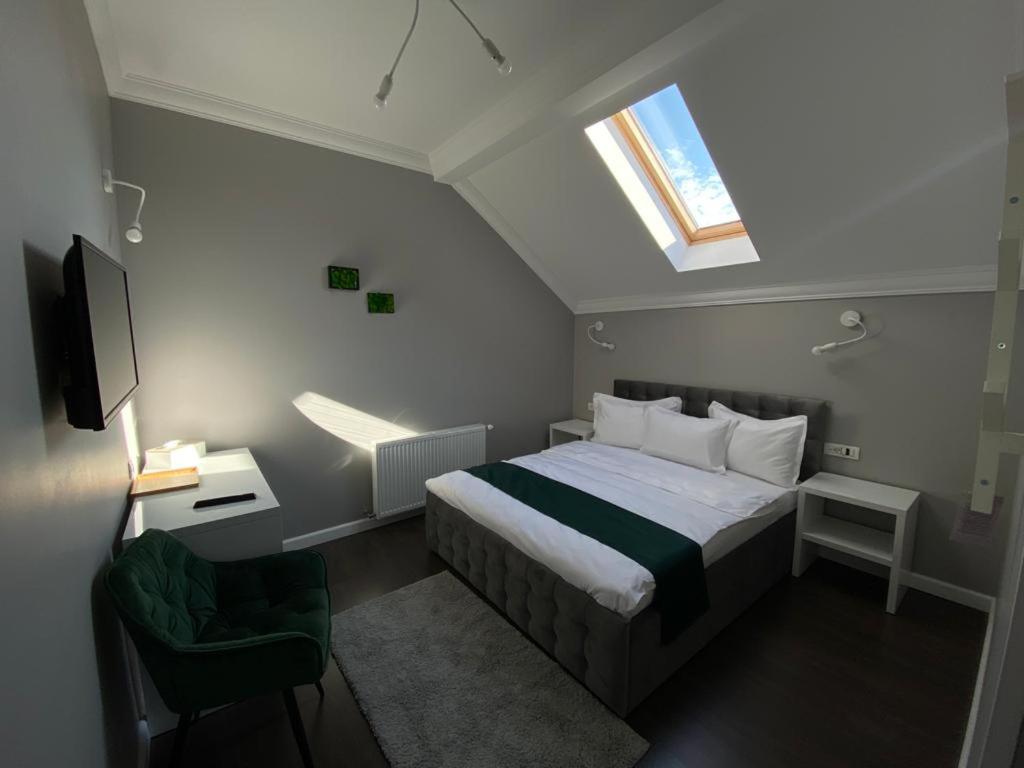Deluxe Queen Room