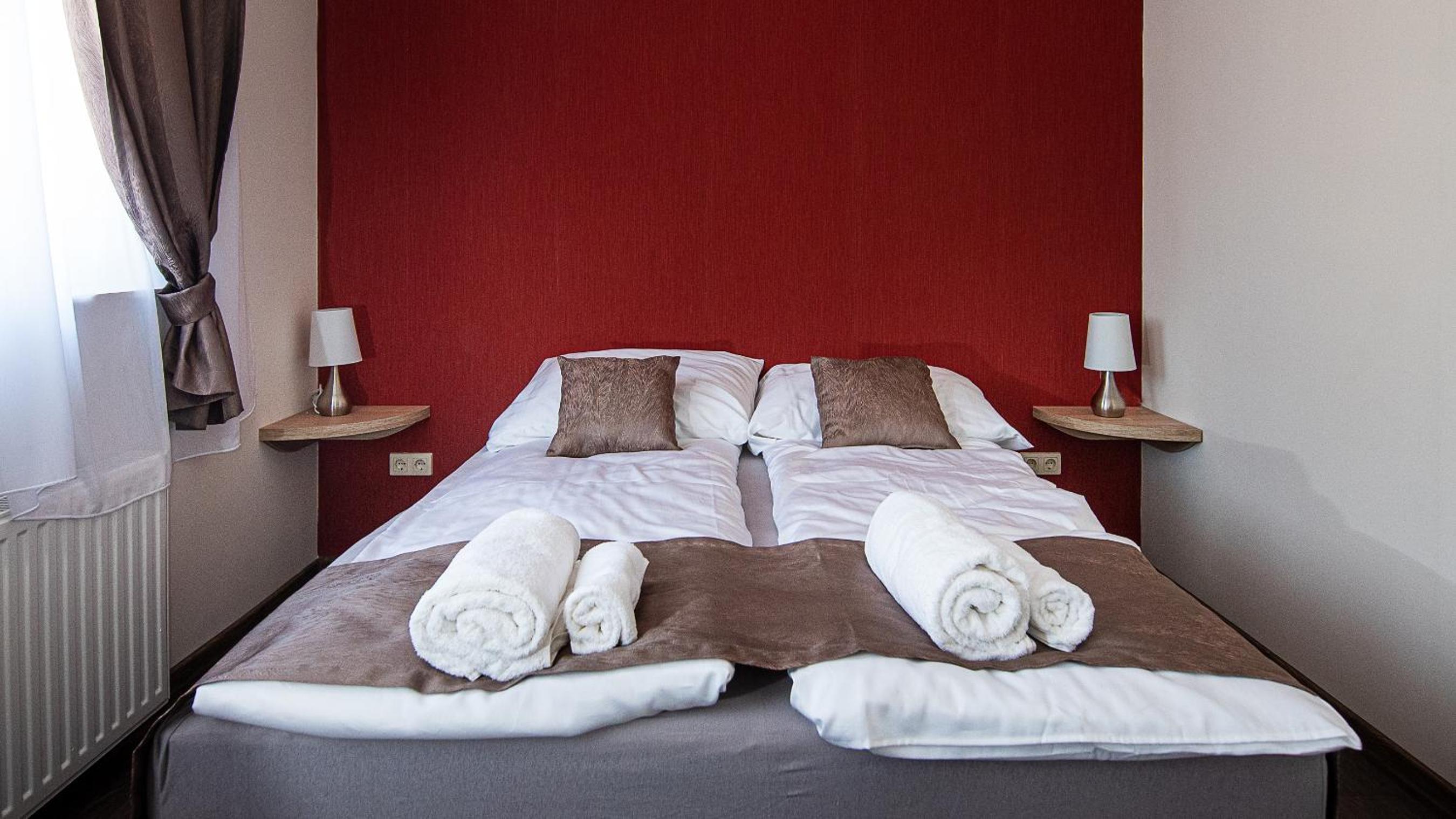 Standard Queen Room