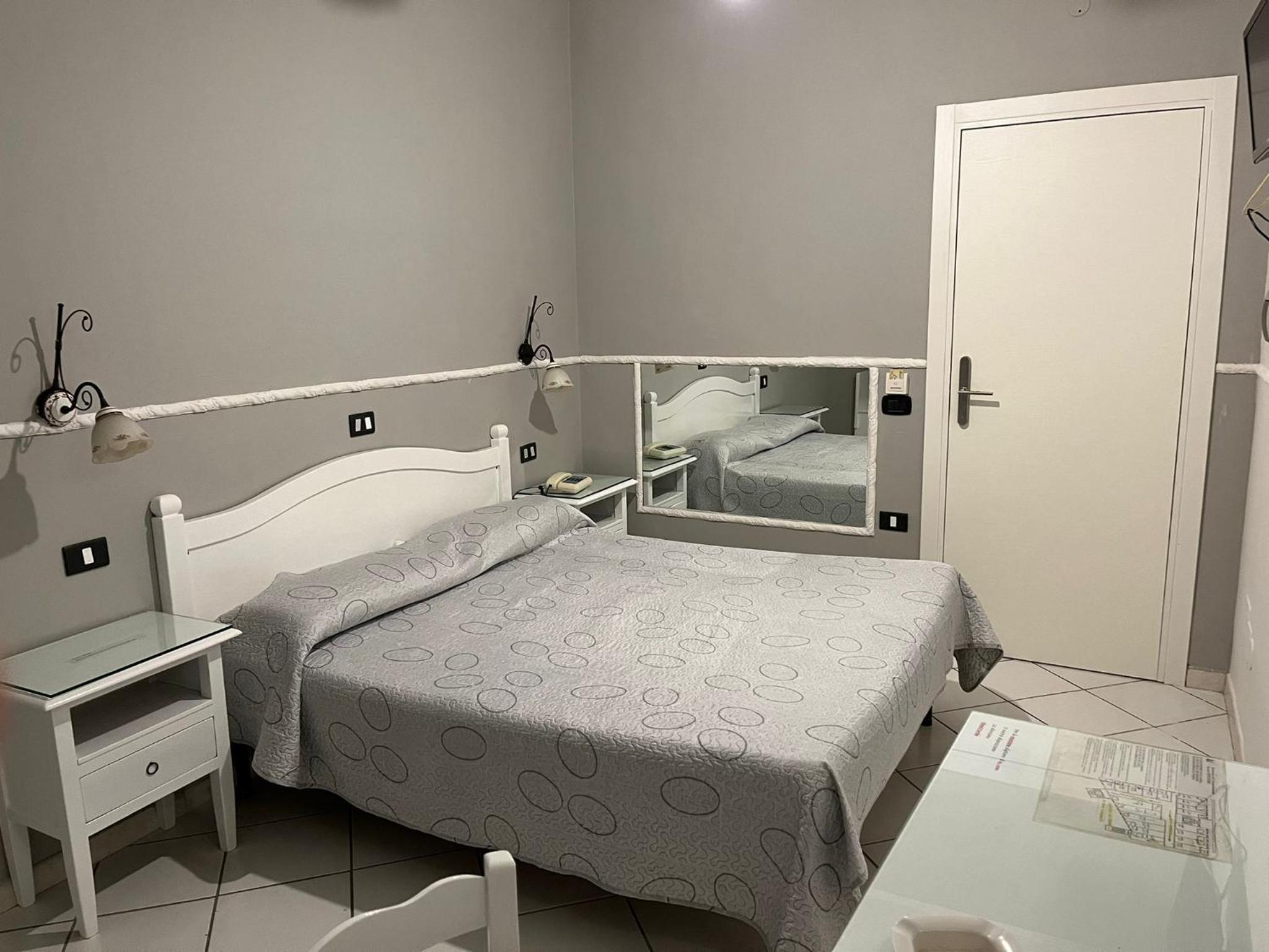 Double Room - Photo 8