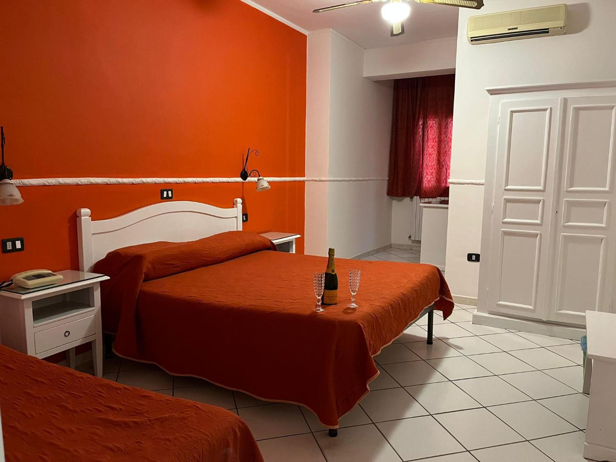Triple Room - Photo 11