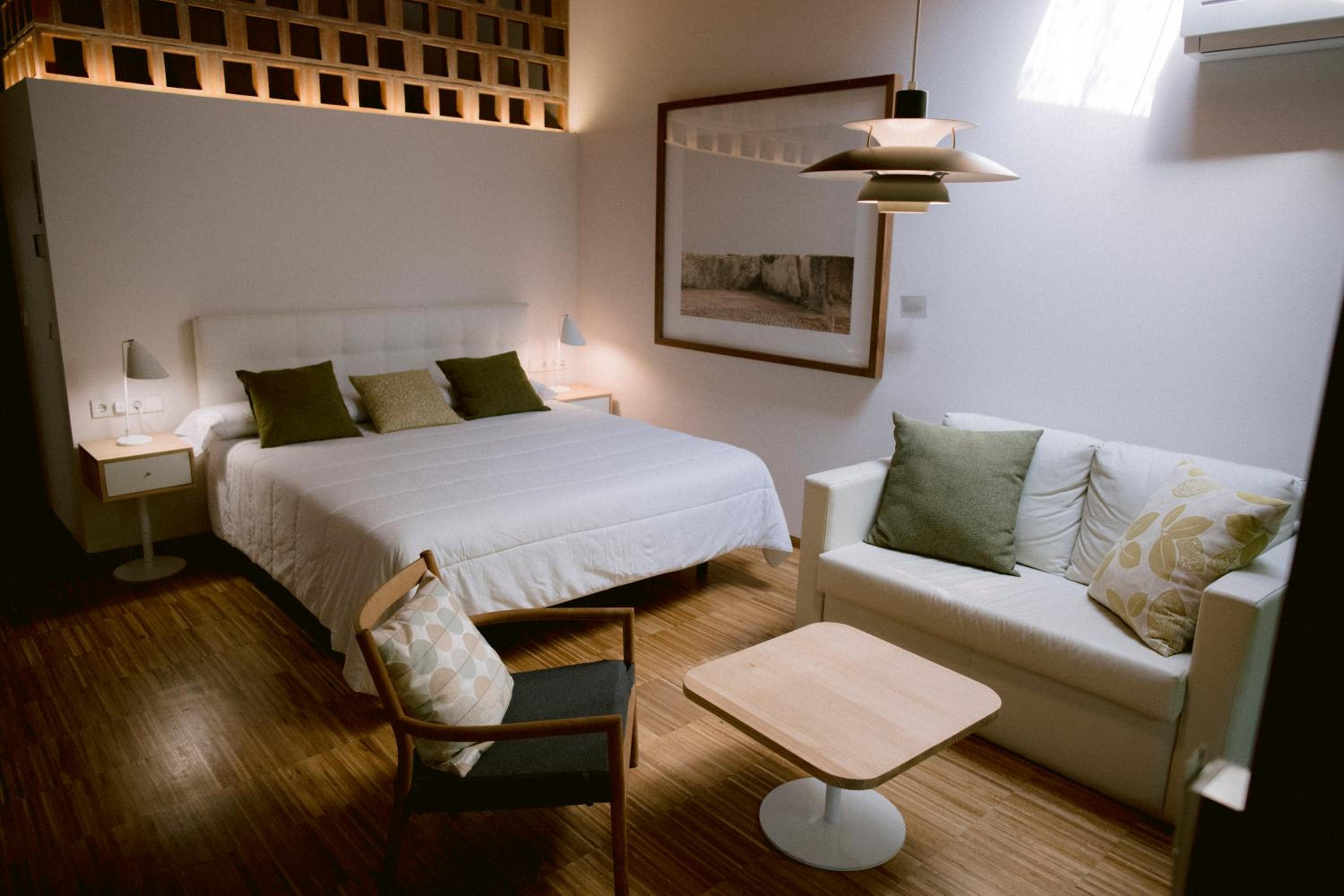 Double or Twin Room with Terrace - Photo 2