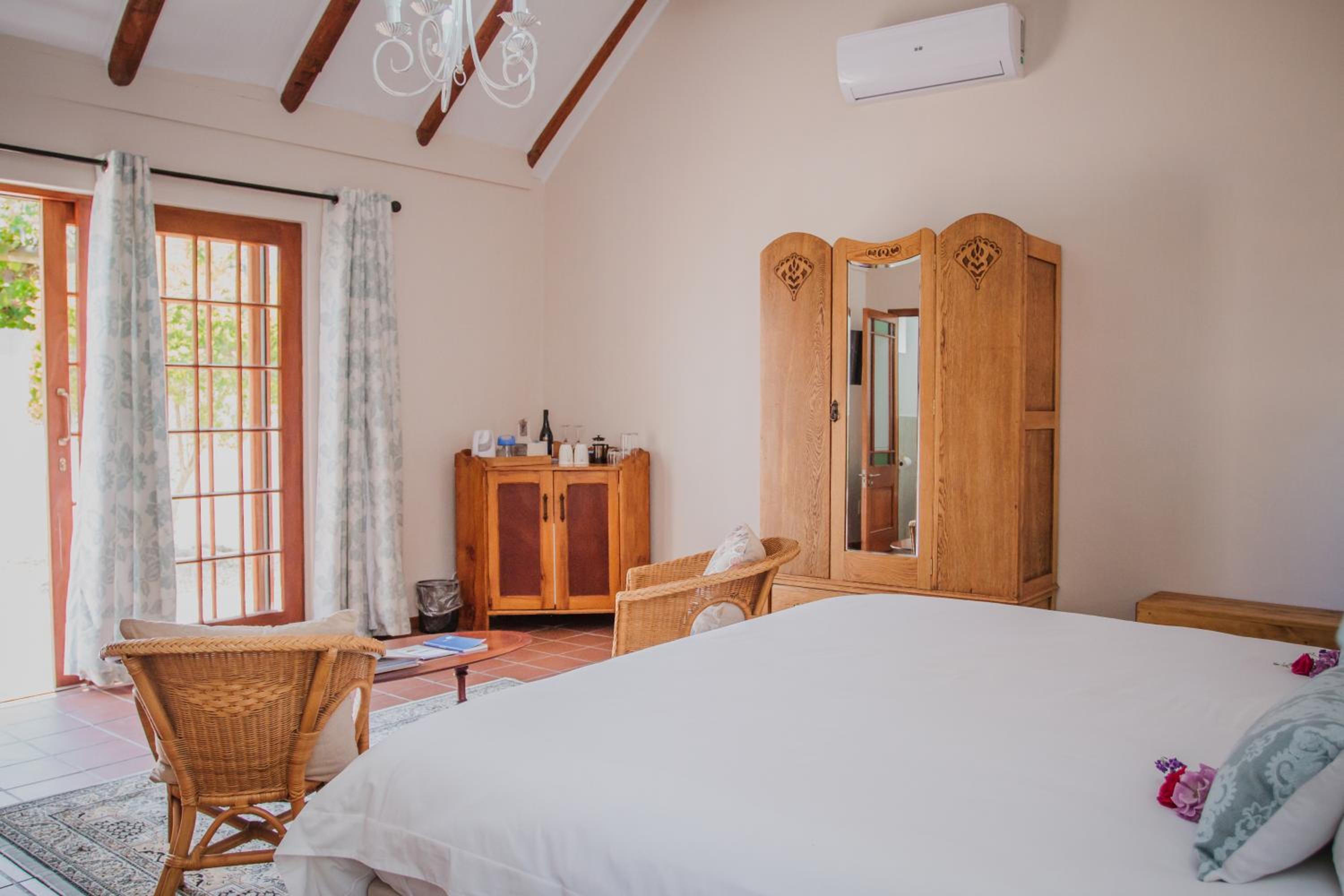Double or Twin Room - Photo 4