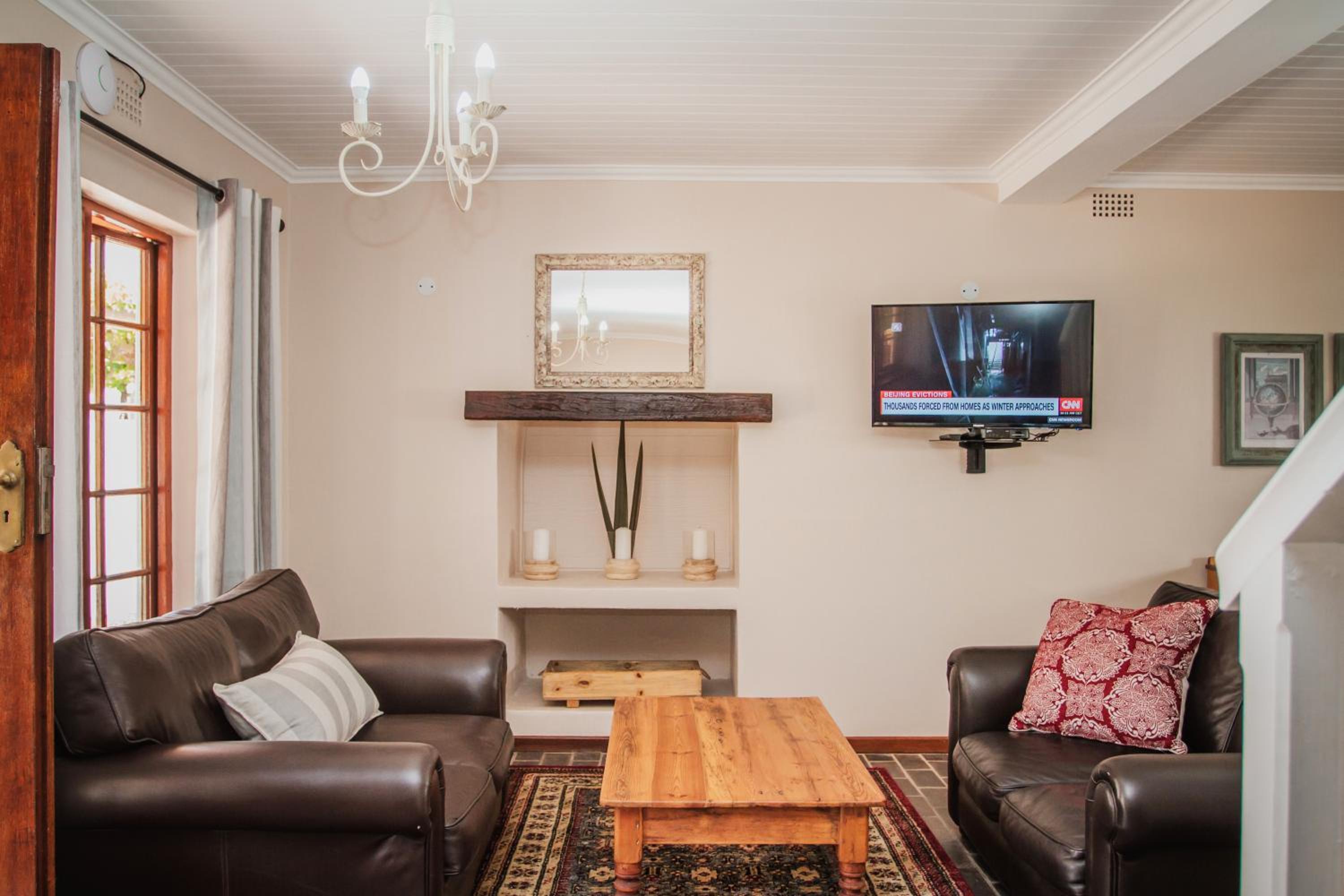 Family Room with Mountain View - Photo 8