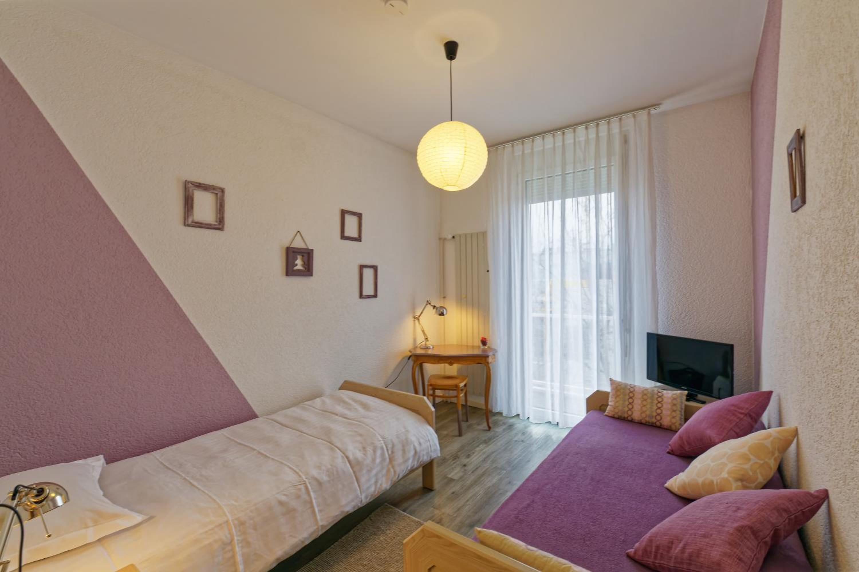 Twin Room - Photo 5