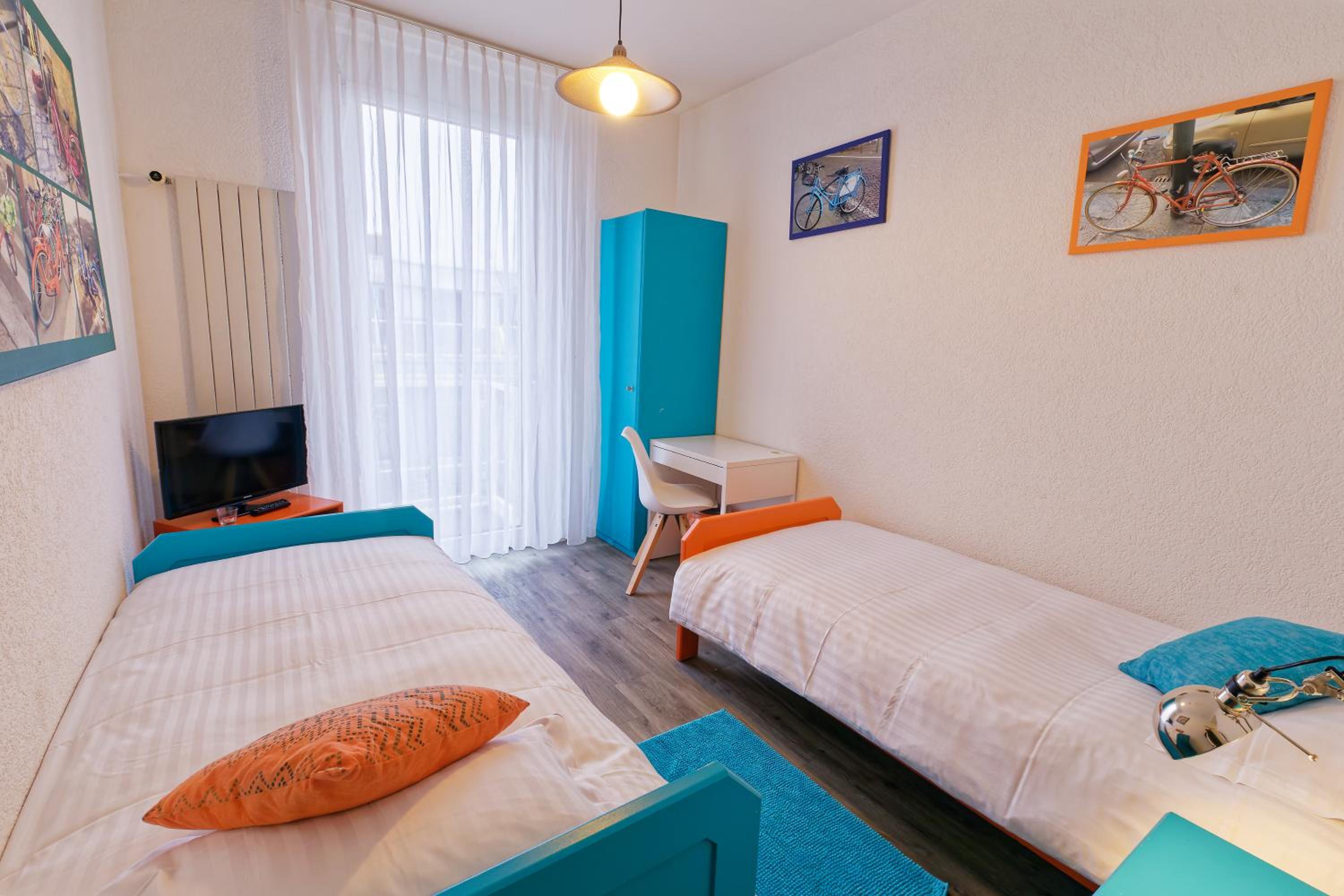 Twin Room - Photo 6