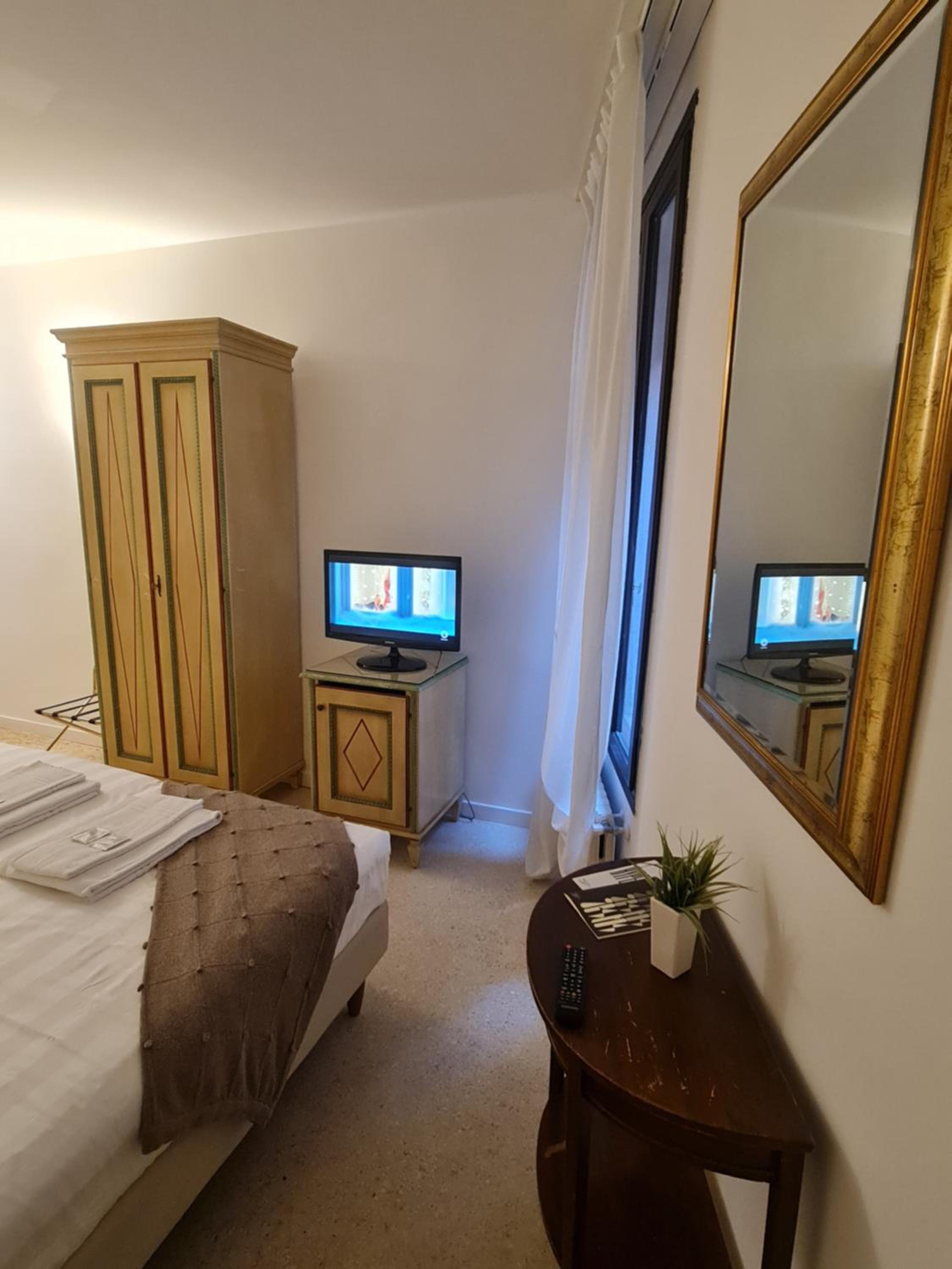 Deluxe Double Or Twin Room photo 1