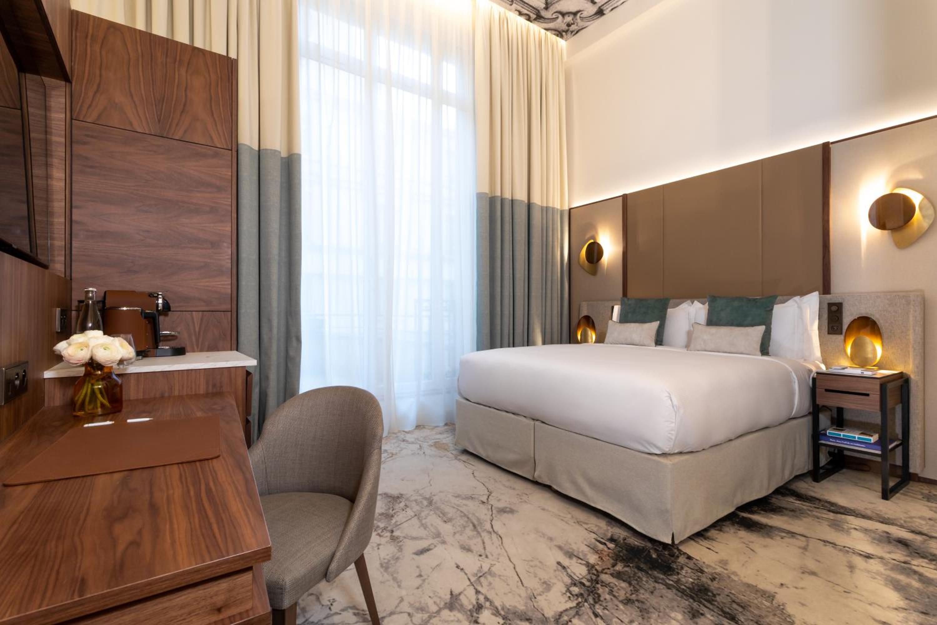 Junior King Suite