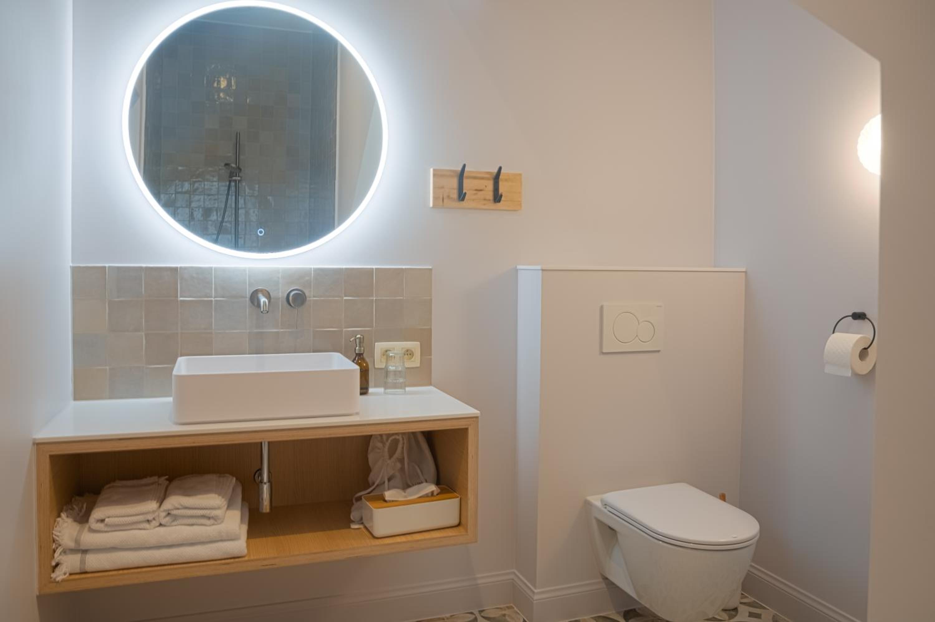 Deluxe King Room photo 2