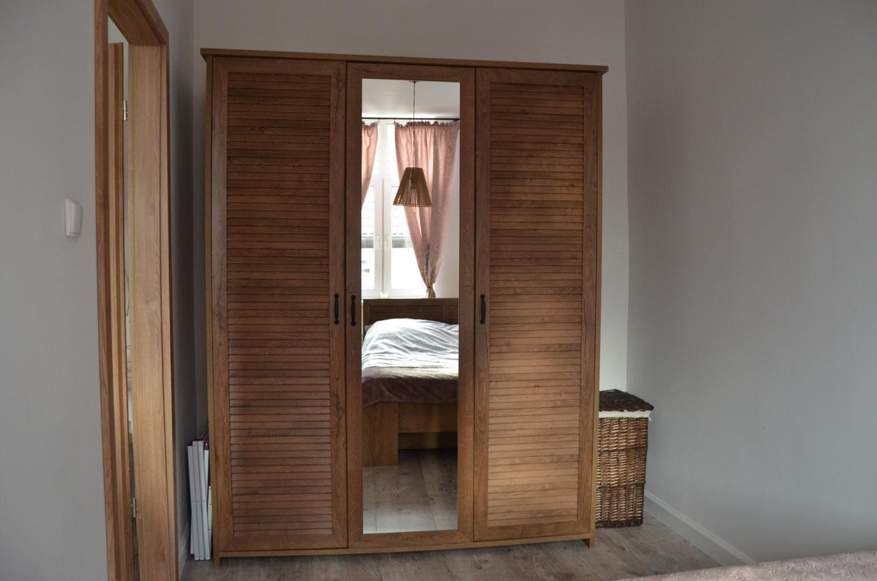One-Bedroom Apartment - Photo 2