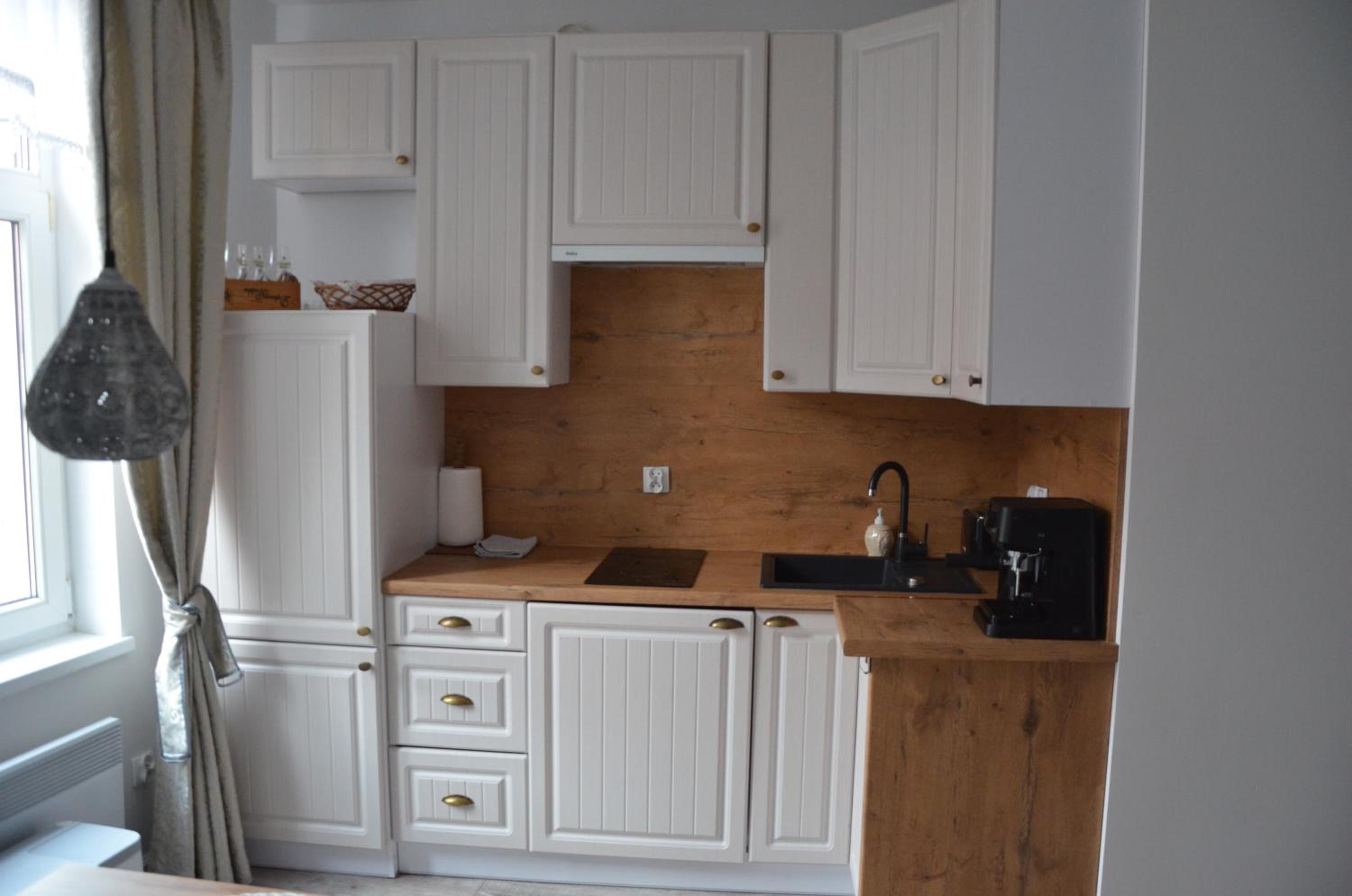 One-Bedroom Apartment - Photo 3