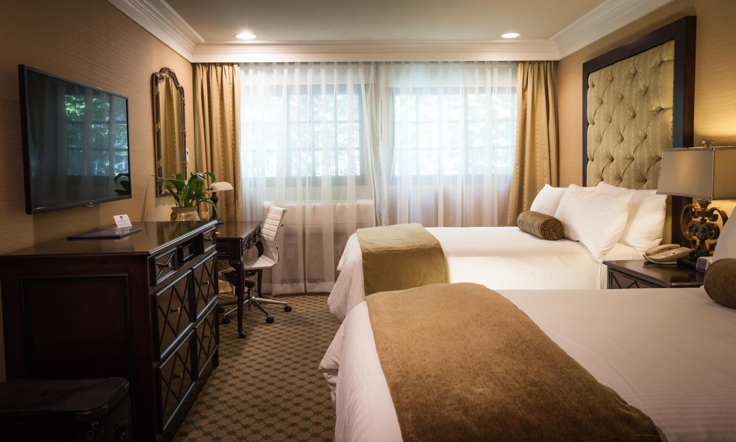 Double Room with 2 Double Beds - Non-Smoking thumbnail 5