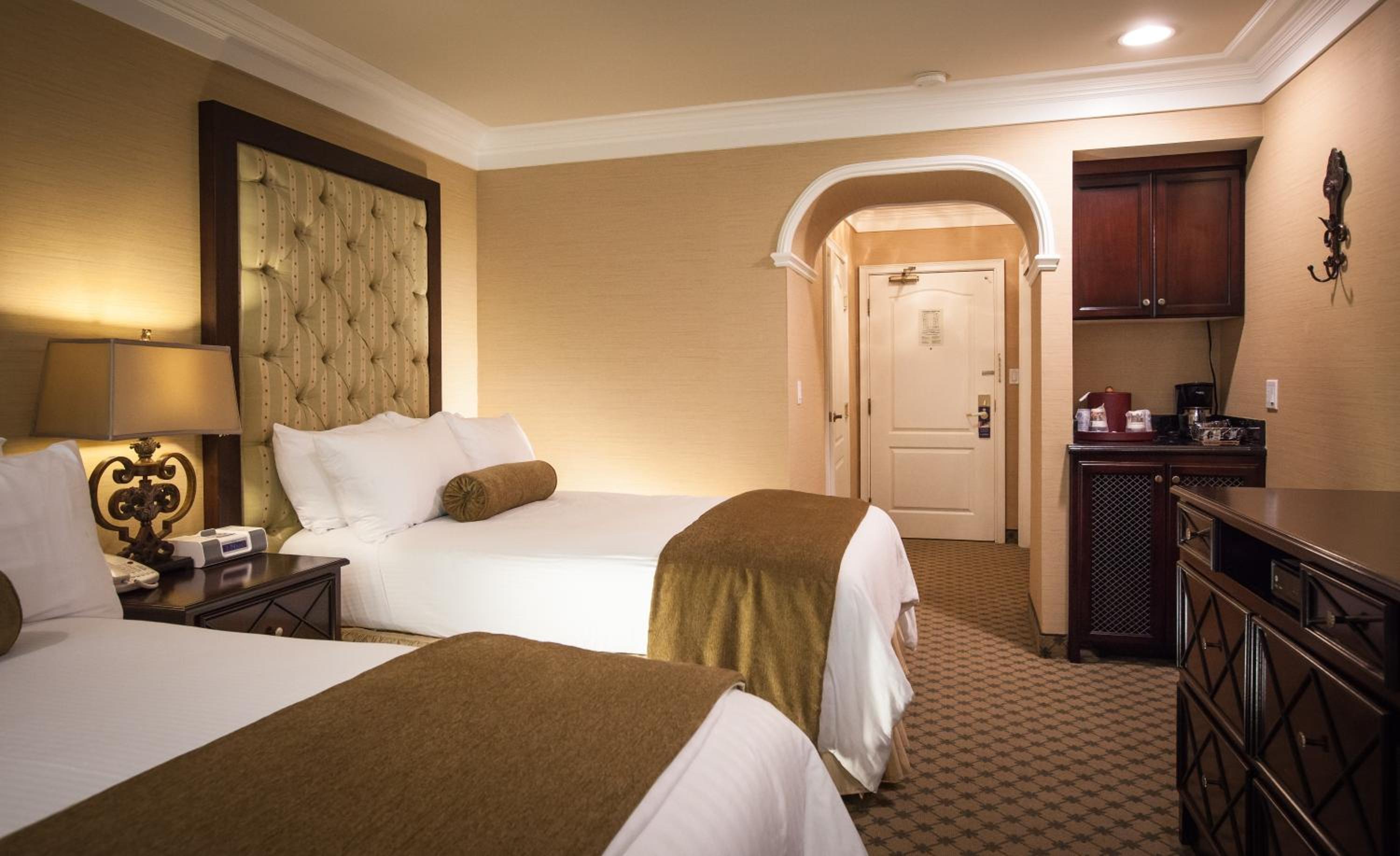 Double Room with 2 Double Beds - Non-Smoking thumbnail 6