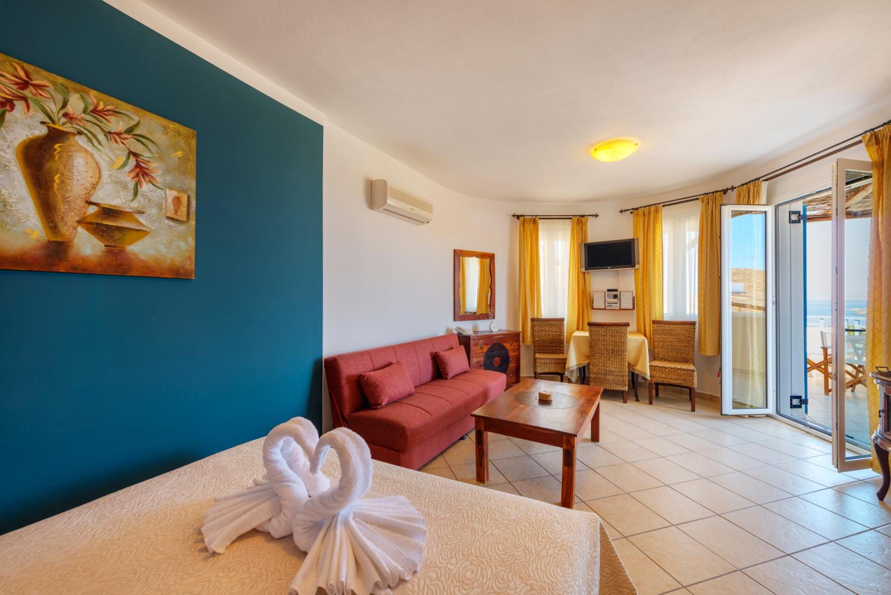 Classic Suite with Sea View - Photo 10