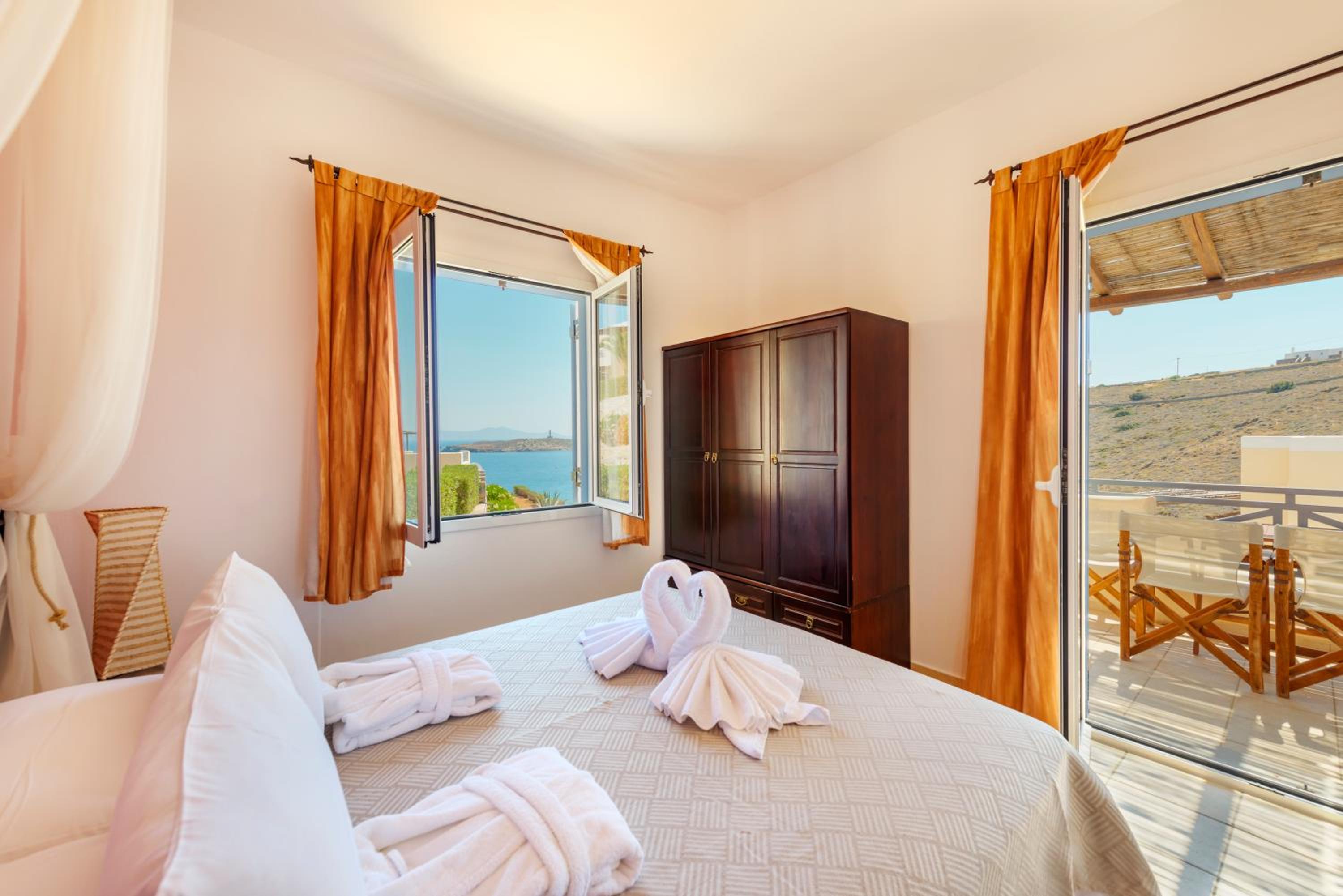 Deluxe Suite with Sea View - Photo 1