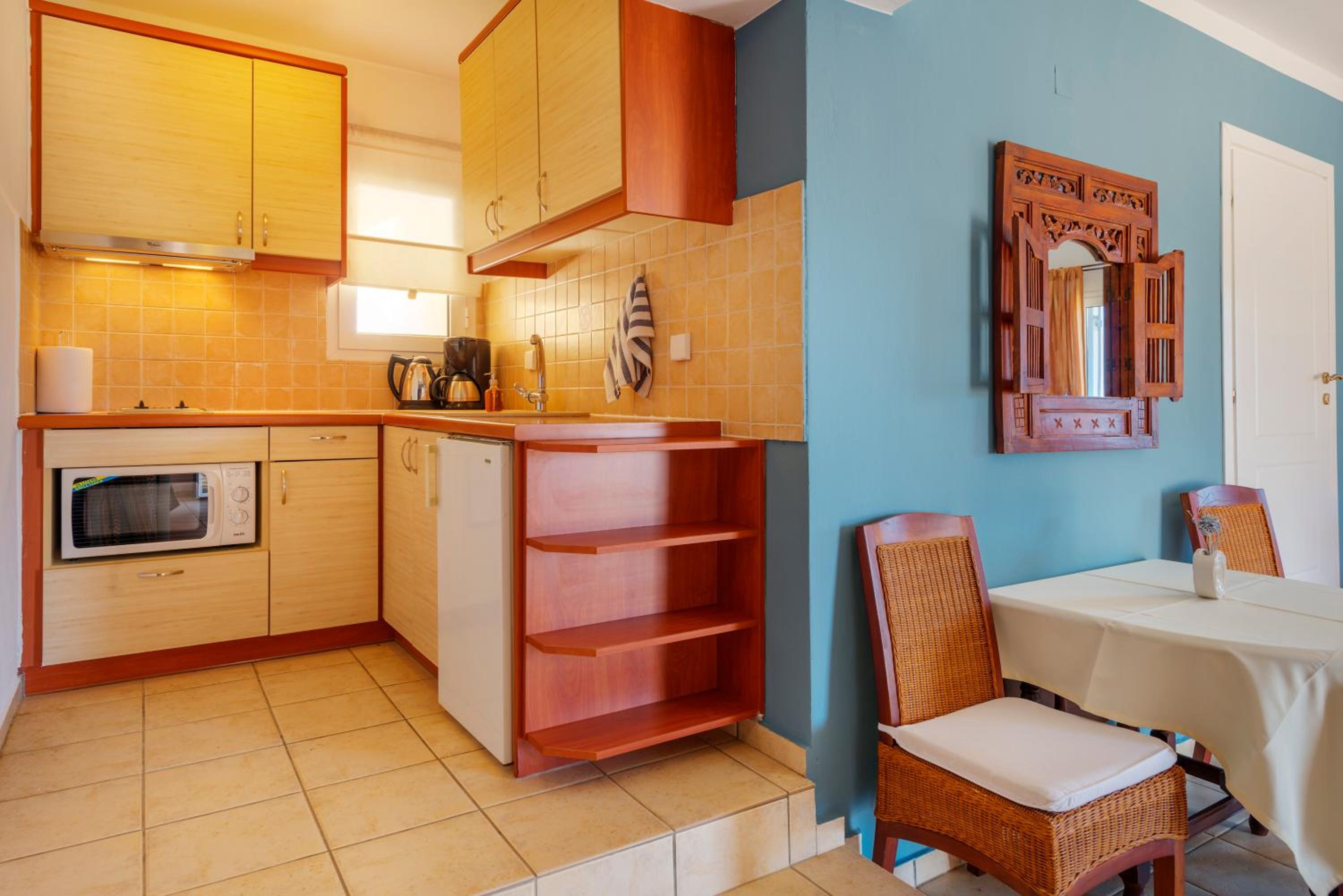 Two-Bedroom Family Suite with Sea View photo 3