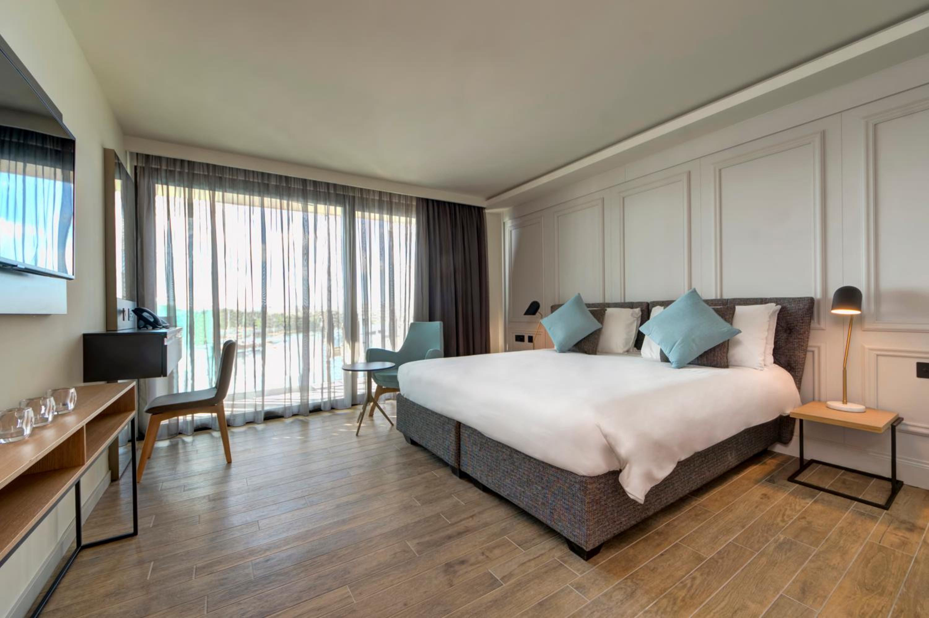 Deluxe Double or Twin Room with Sea View - Photo 6
