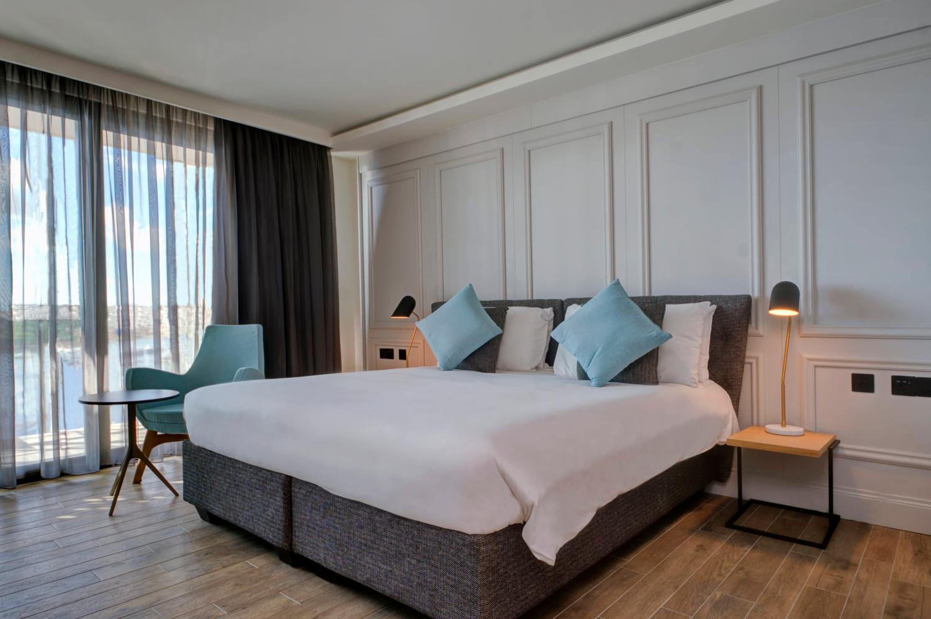 Deluxe Double or Twin Room with Sea View - Photo 1