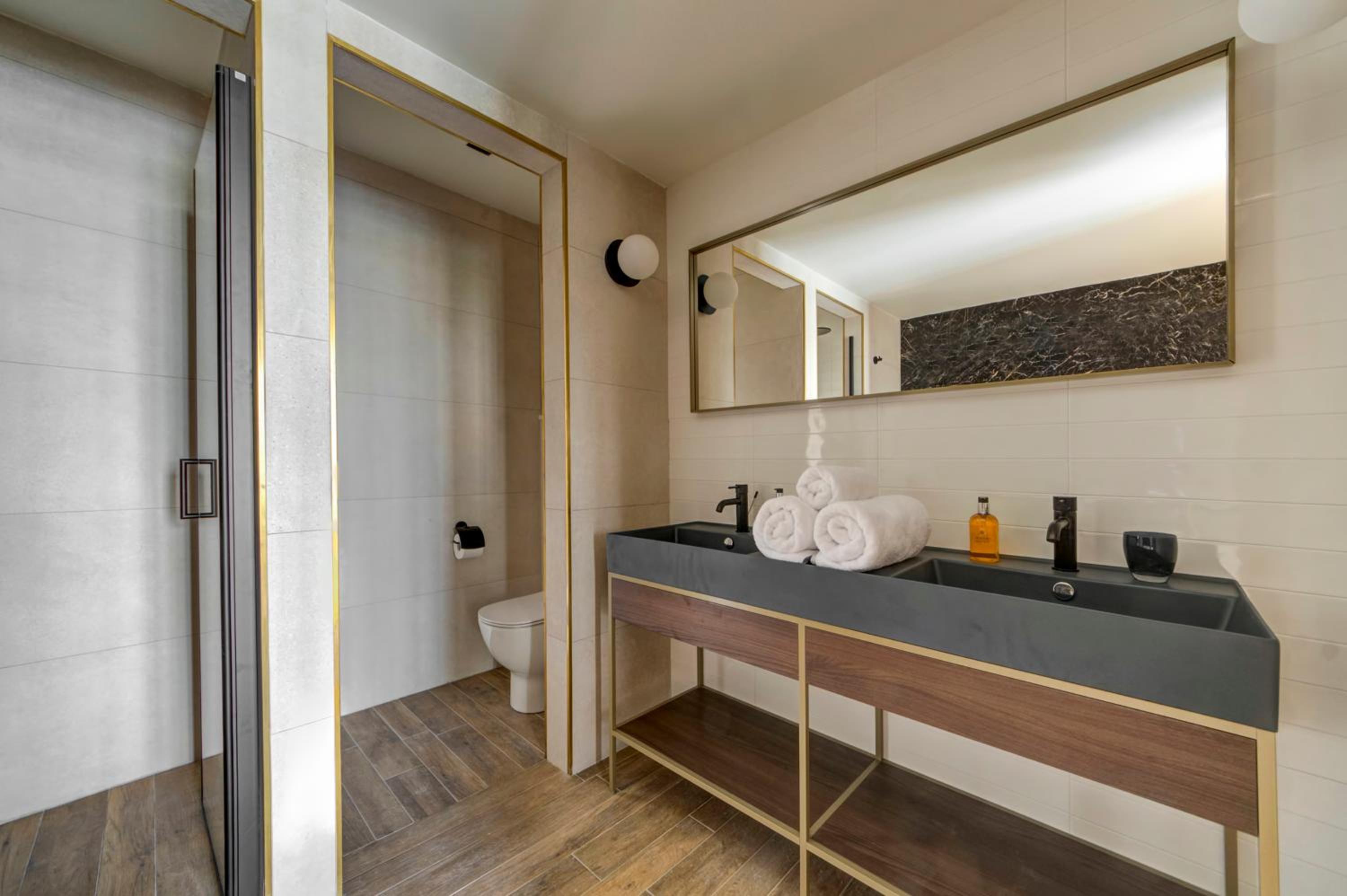 Superior Suite with Sea View - Photo 8