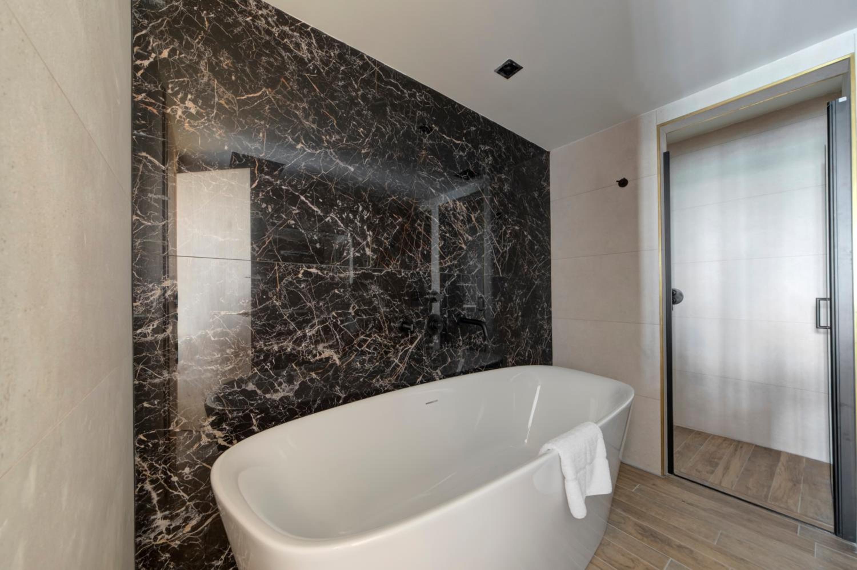 Superior Suite with Sea View - Photo 6