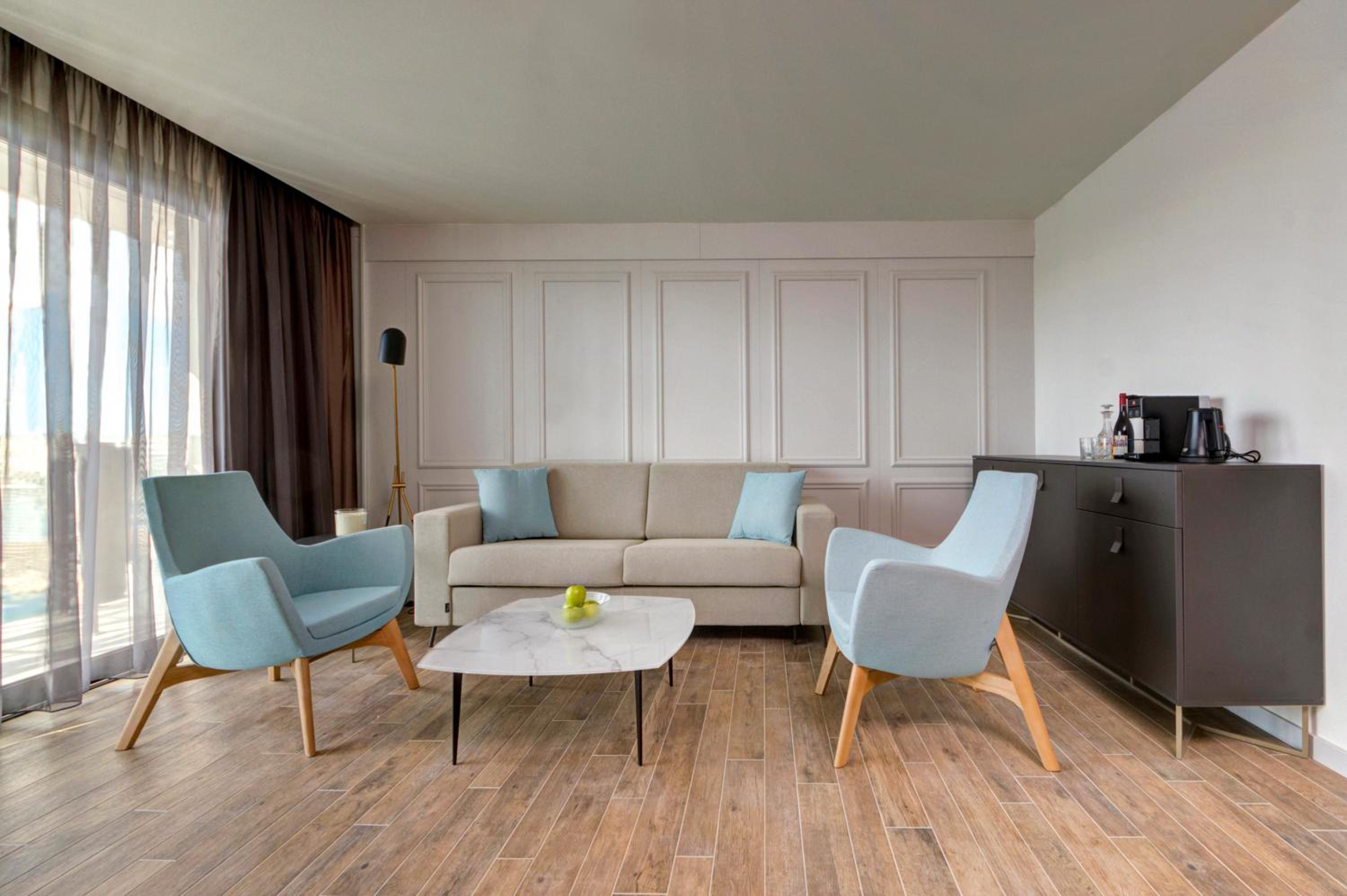 Superior Suite with Sea View - Photo 3
