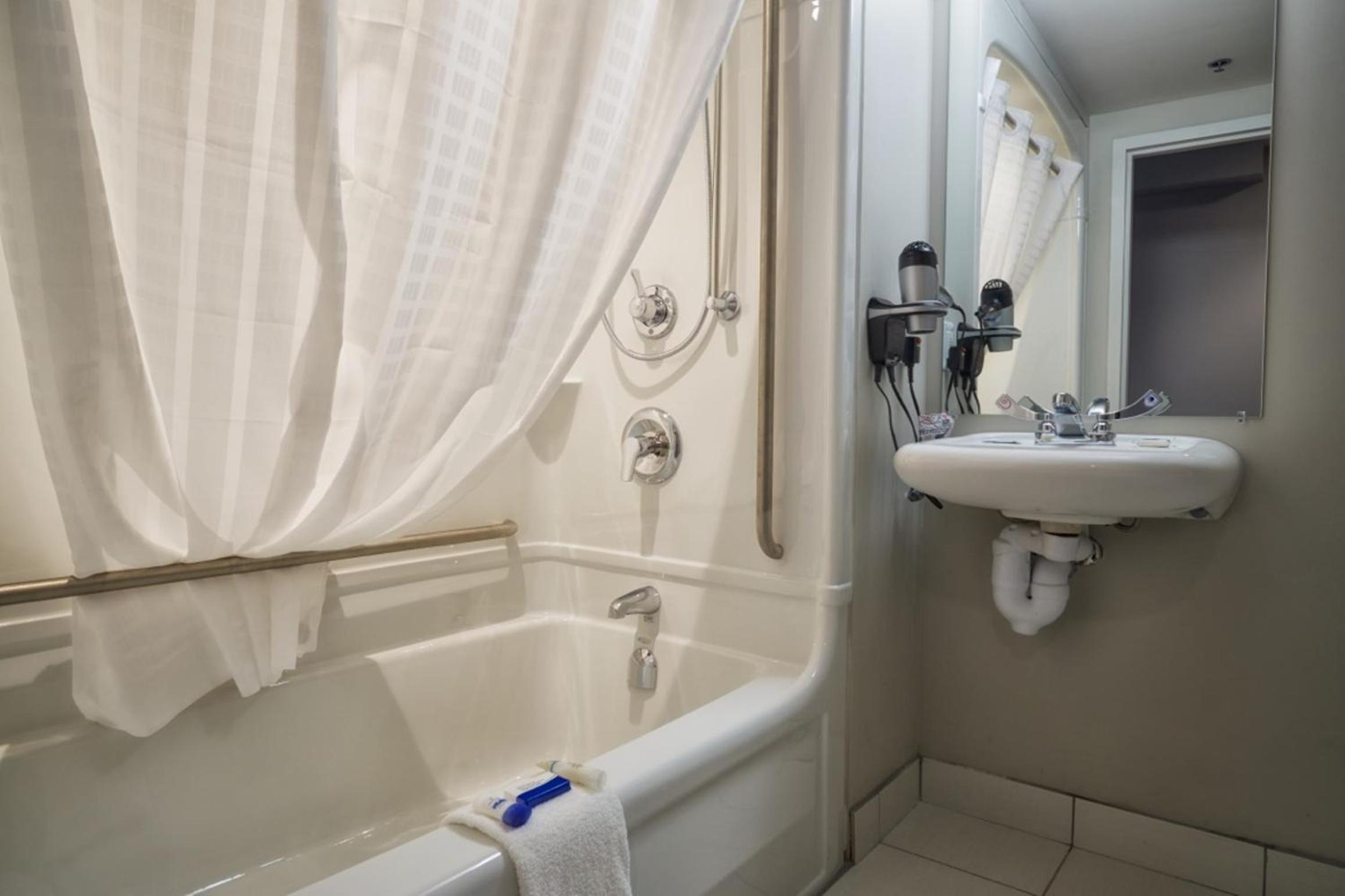 Queen Room - Disability Access