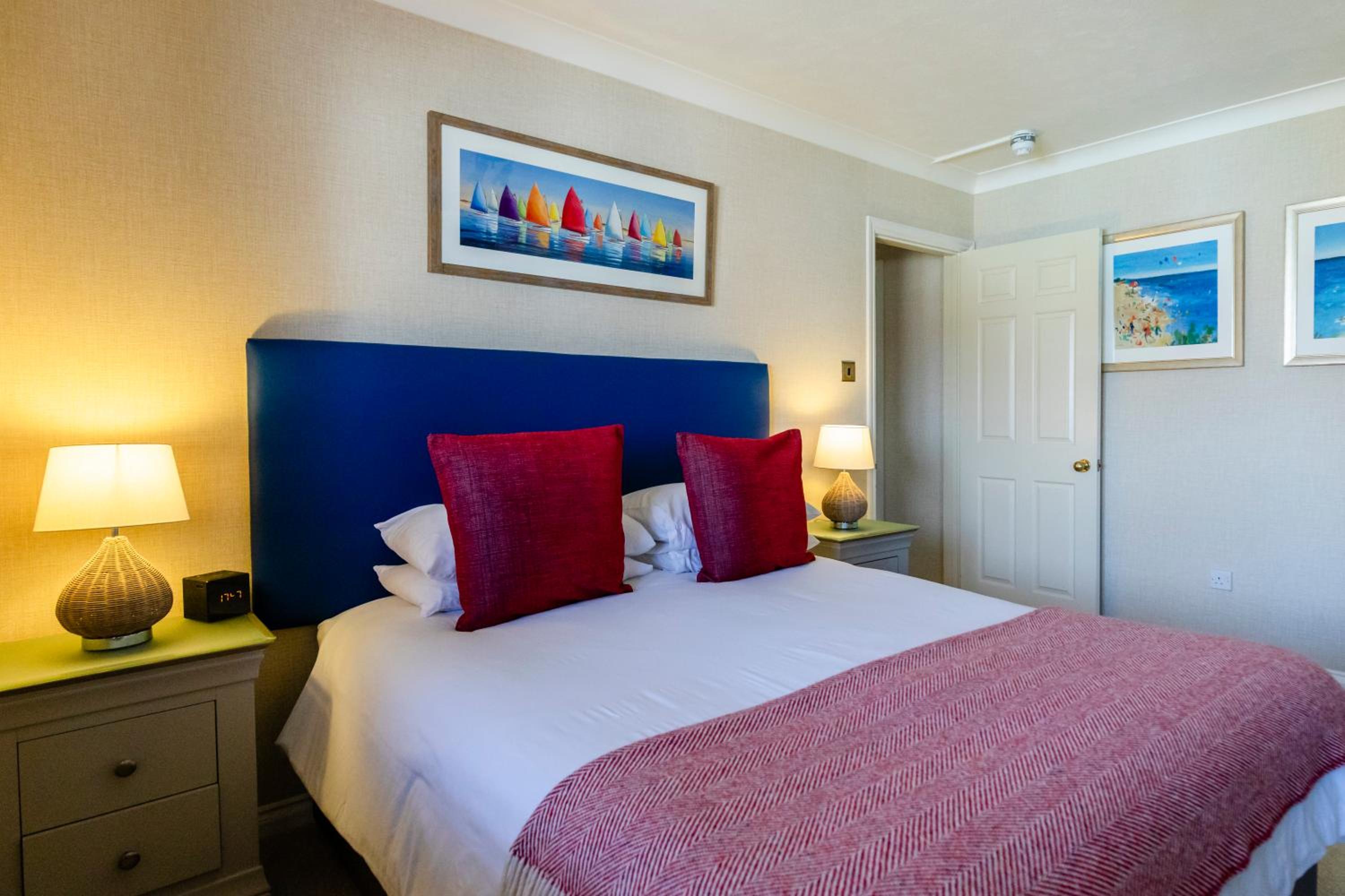 Classic King Room - Photo 7