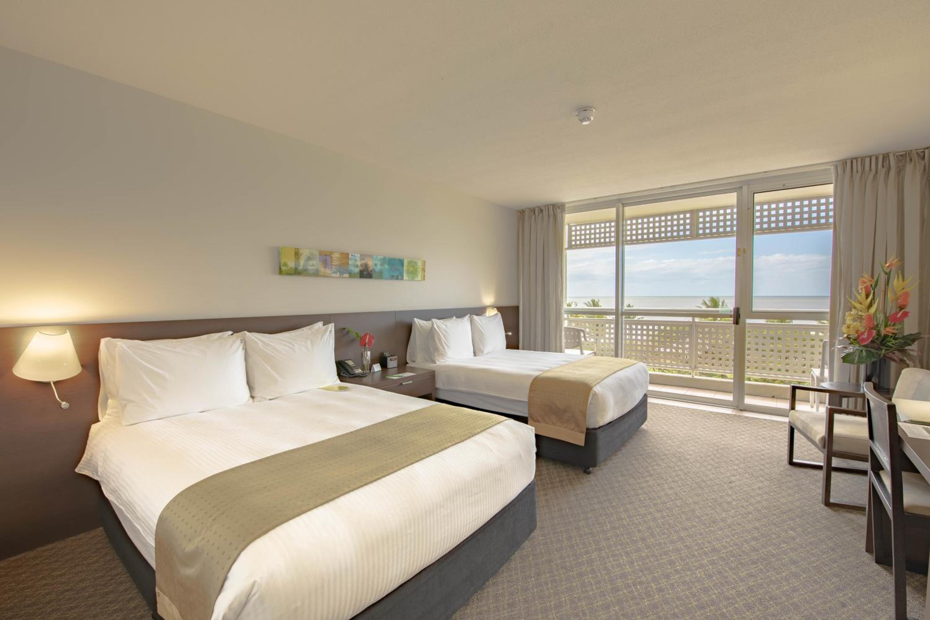 Premium Double Room with Two Double Beds - Seafront - Photo 1