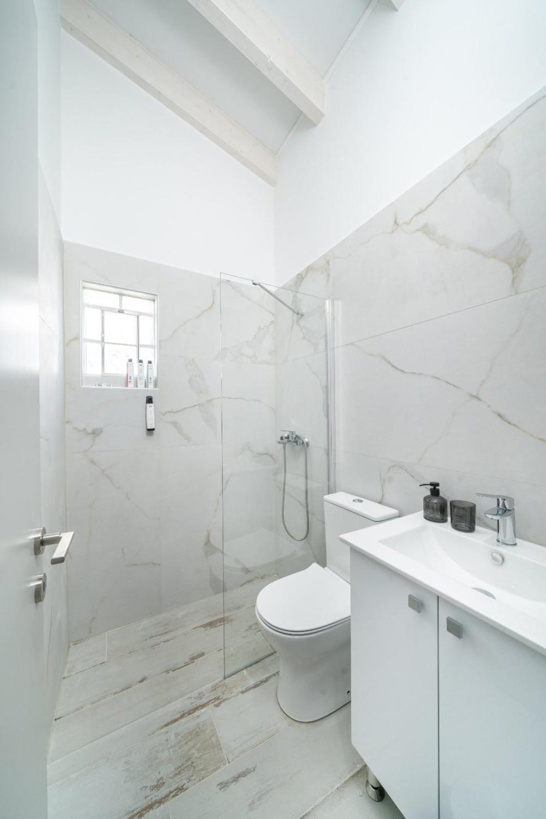 One-Bedroom House photo 1
