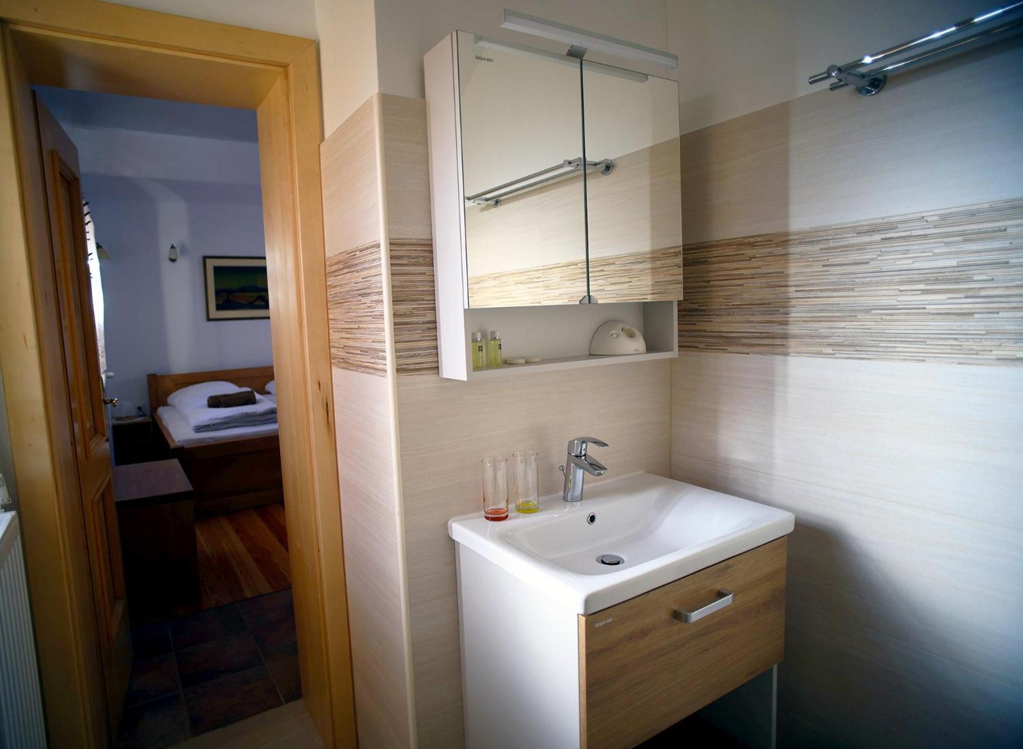 Standard Double Room - Photo 4