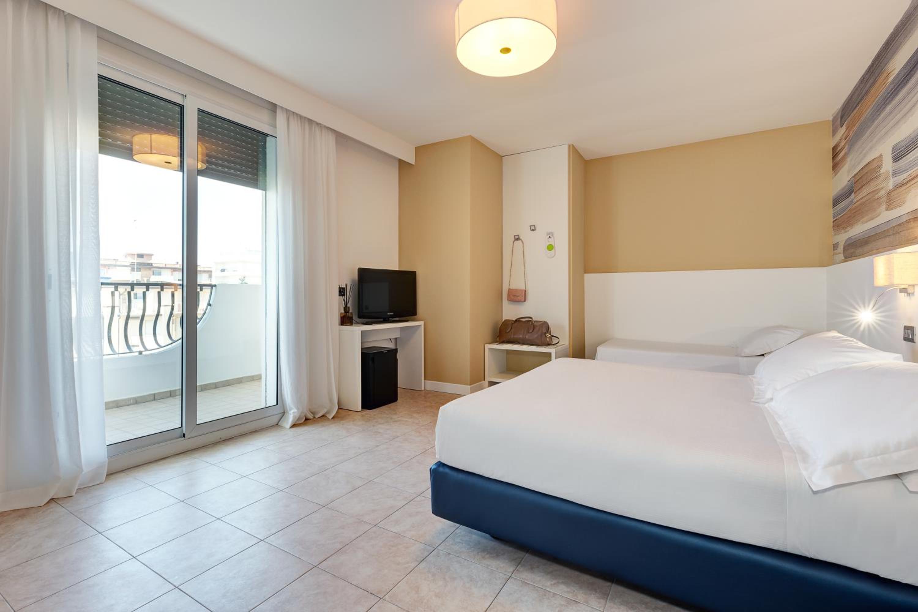 Superior Triple Room photo 2
